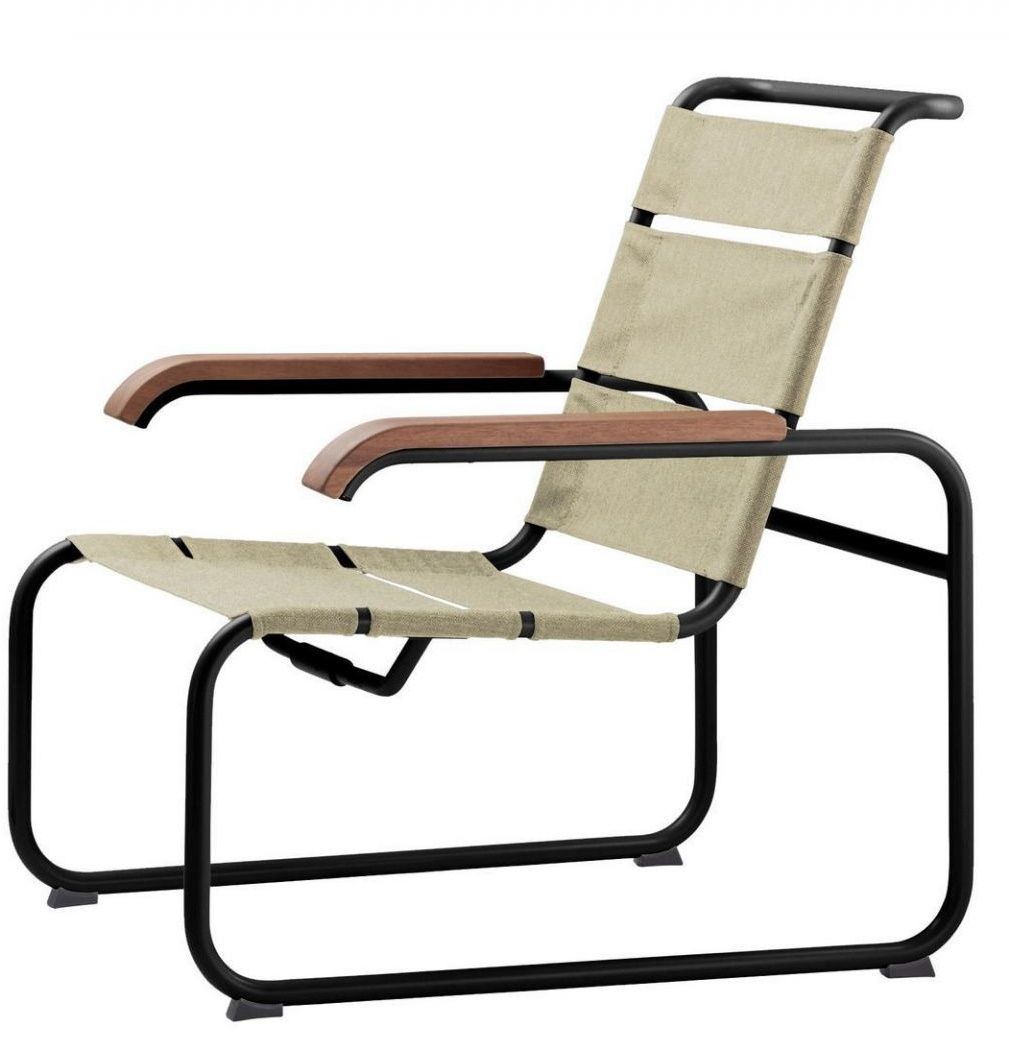 Thonet S 35 N All Seasons Outdoor Sessel mit schwarzem Stahlrohrgestell, Holzarmlehnen und beigem Stoffbezug.