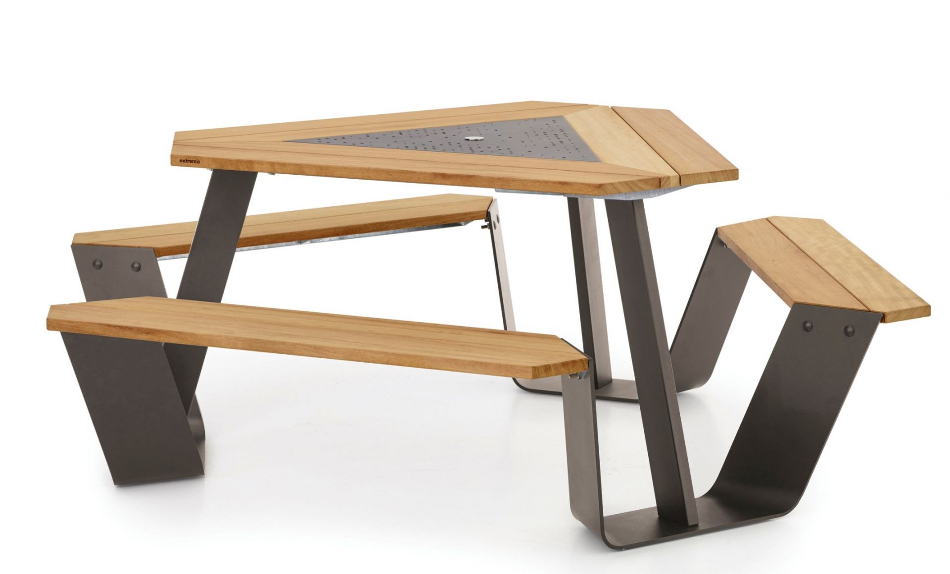 Anker Picknicktisch Outdoor Extremis: Dreieckiger Gartentisch mit Holztischplatte und Metallgestell für den Außenbereich.