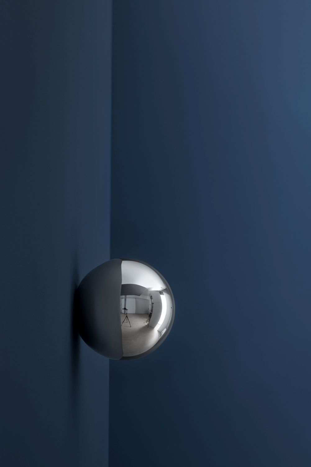 Sfera Wandleuchte von Catellani & Smith, halbkugelförmige Lampe in Chrom, moderne Wandbeleuchtung für Wohnräume.