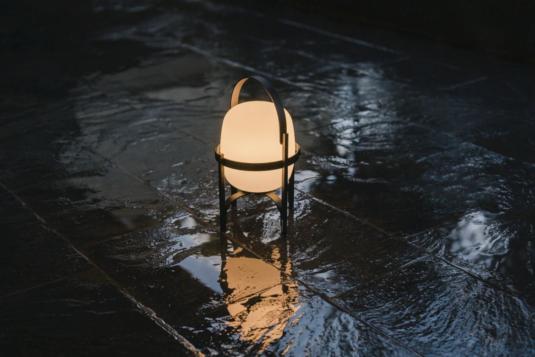 Cestita Alubat Tischleuchte English Green Santa & Cole