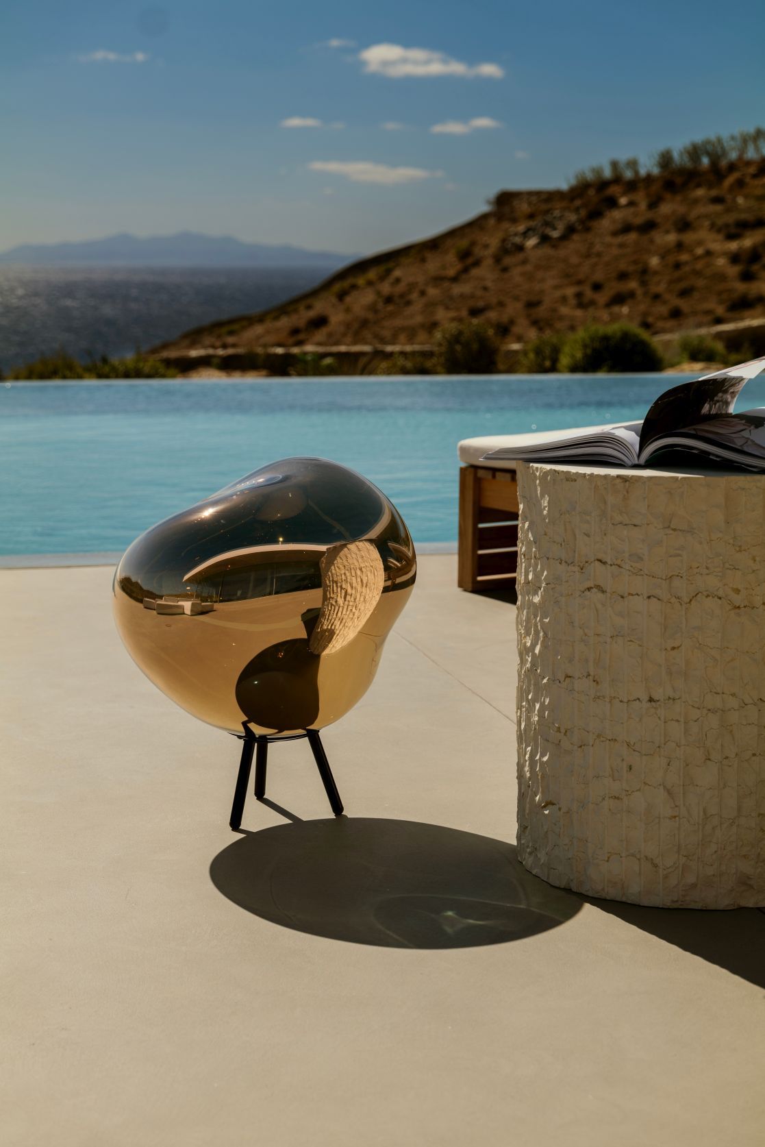 Goldene Melt Leuchte von Tom Dixon, große LED Boden- oder Hängeleuchte, modernes Design.