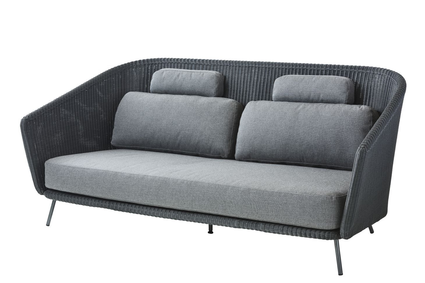 Graues Cane-Line Outdoor Sofa mit Geflecht und Kissen für Garten oder Terrasse.