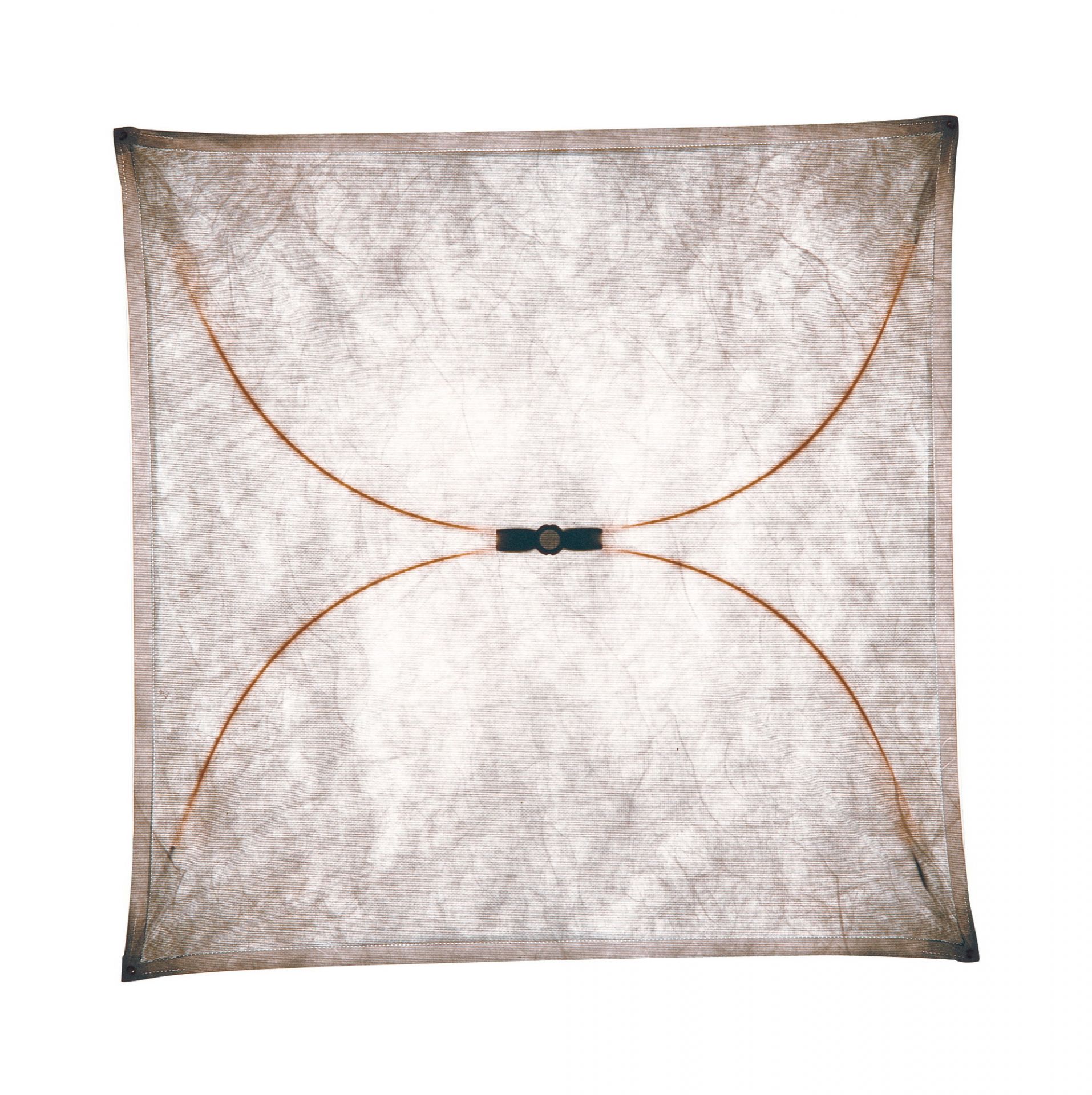 Ariette Deckenleuchte von Flos, quadratisch, 100 cm, mit Stoffbespannung und zentraler Befestigung.