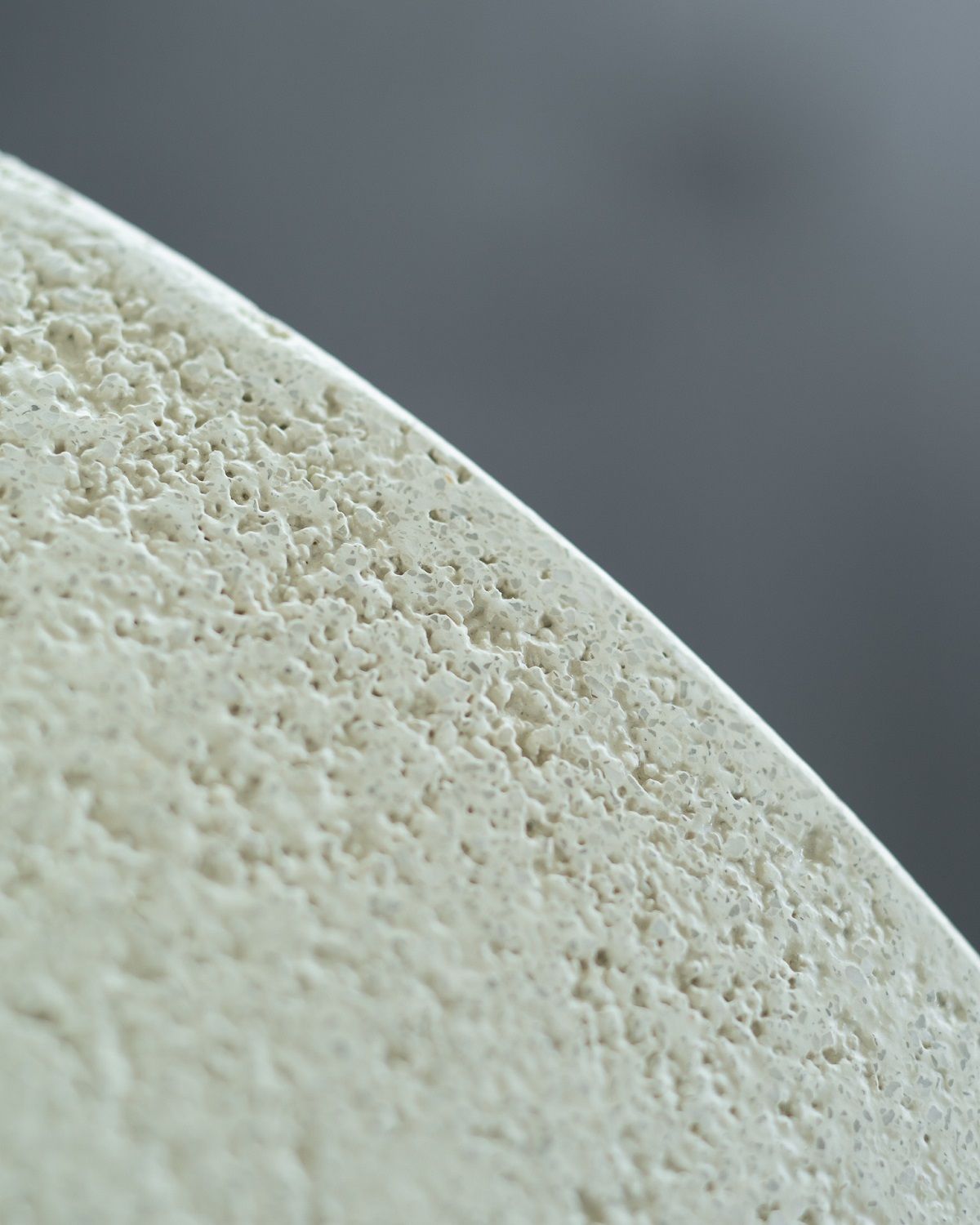 Elements Couchtisch Microcement Off White Rund Ethnicraft