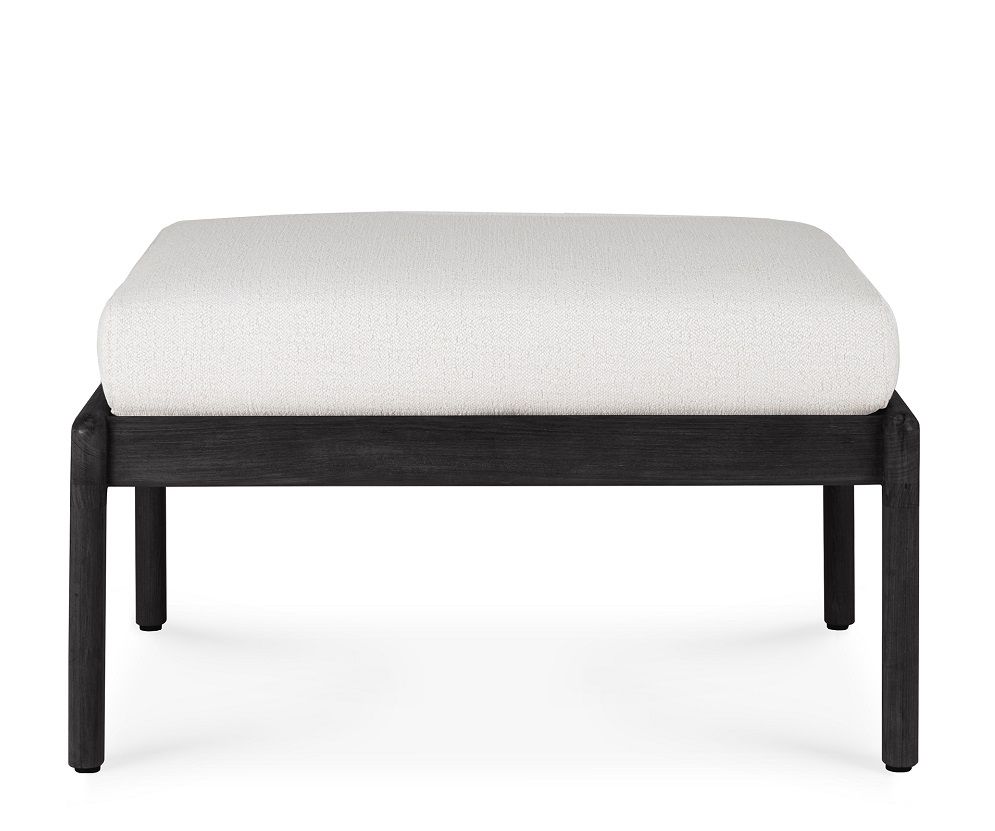 Jack Outdoor Polsterhocker: Quadratischer Hocker mit schwarzem Teakholzrahmen und weißer Polsterung.