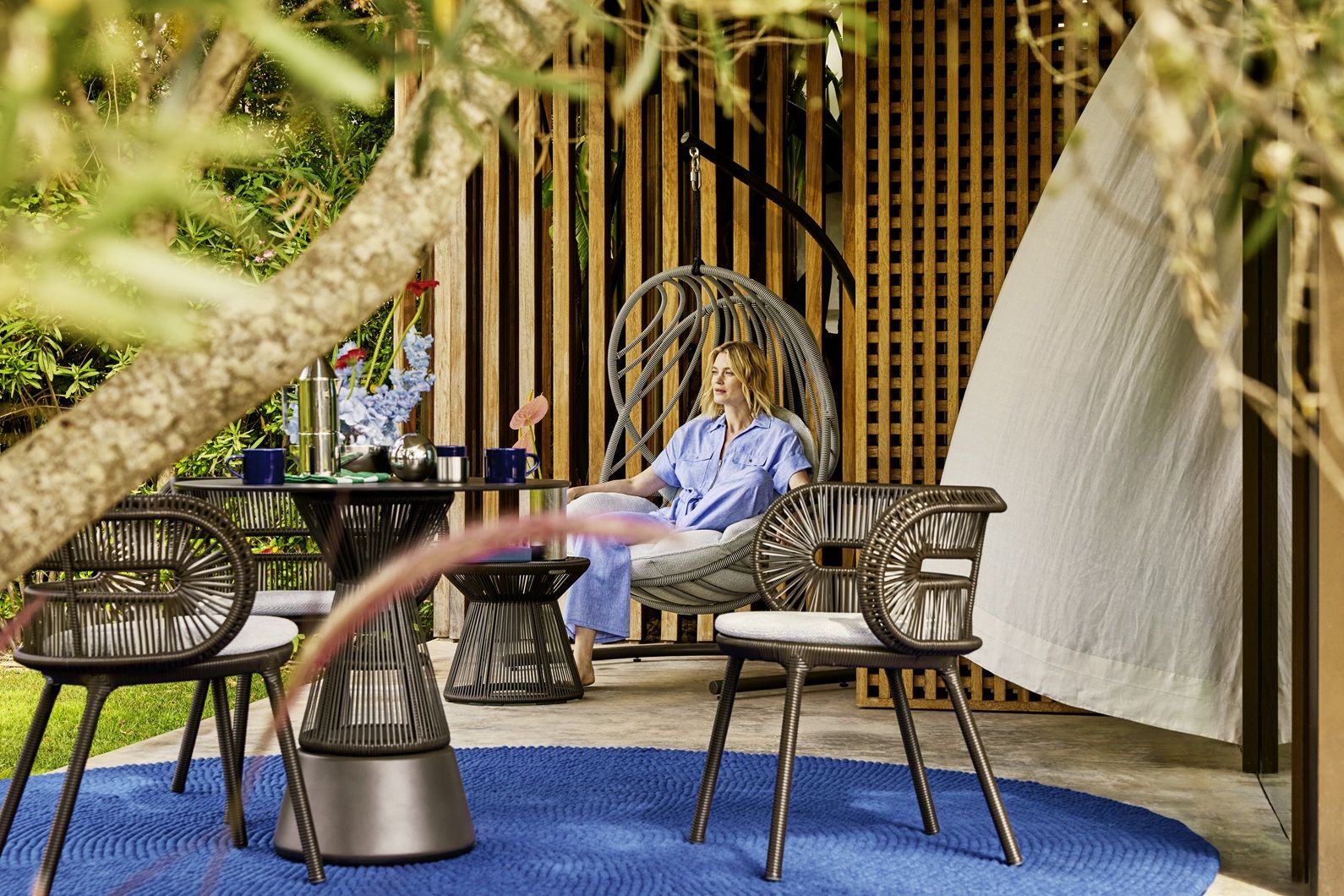 Kida Hängender Sessel inkl. Standfuß Dedon