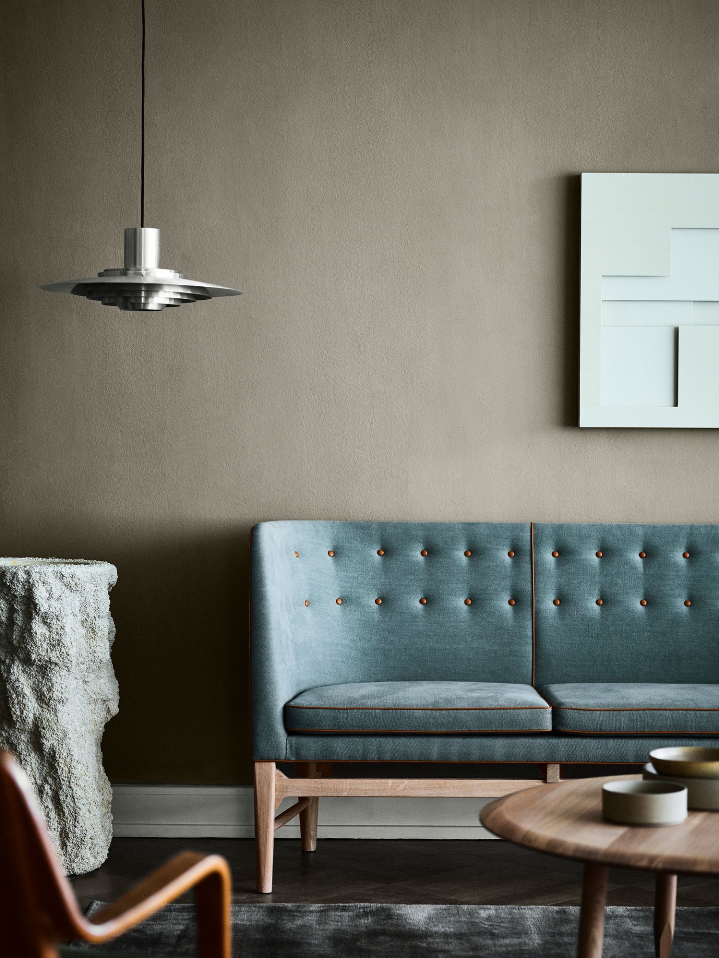 AndTradition P376 Pendelleuchte KF1 aus Metall, moderne Hängelampe für Wohnzimmer und Essbereich.