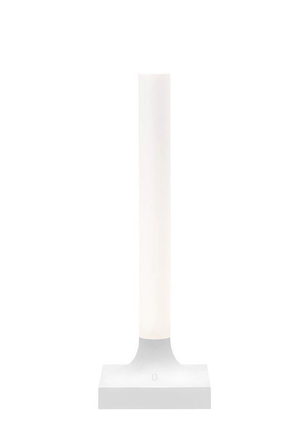 Goodnight Akkuleuchte von Kartell, weiße Tischleuchte mit Akku, modernes Design für Nachttisch oder Tisch.