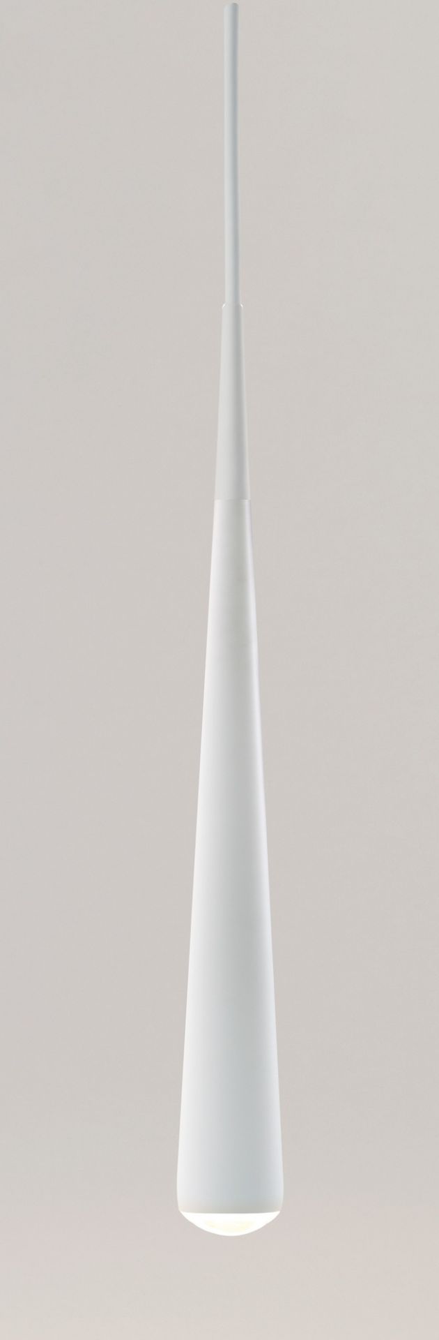 Schlichte, graue Pendelleuchte im Kegeldesign. Moderne Hängelampe für Wohnzimmer und Essbereich.