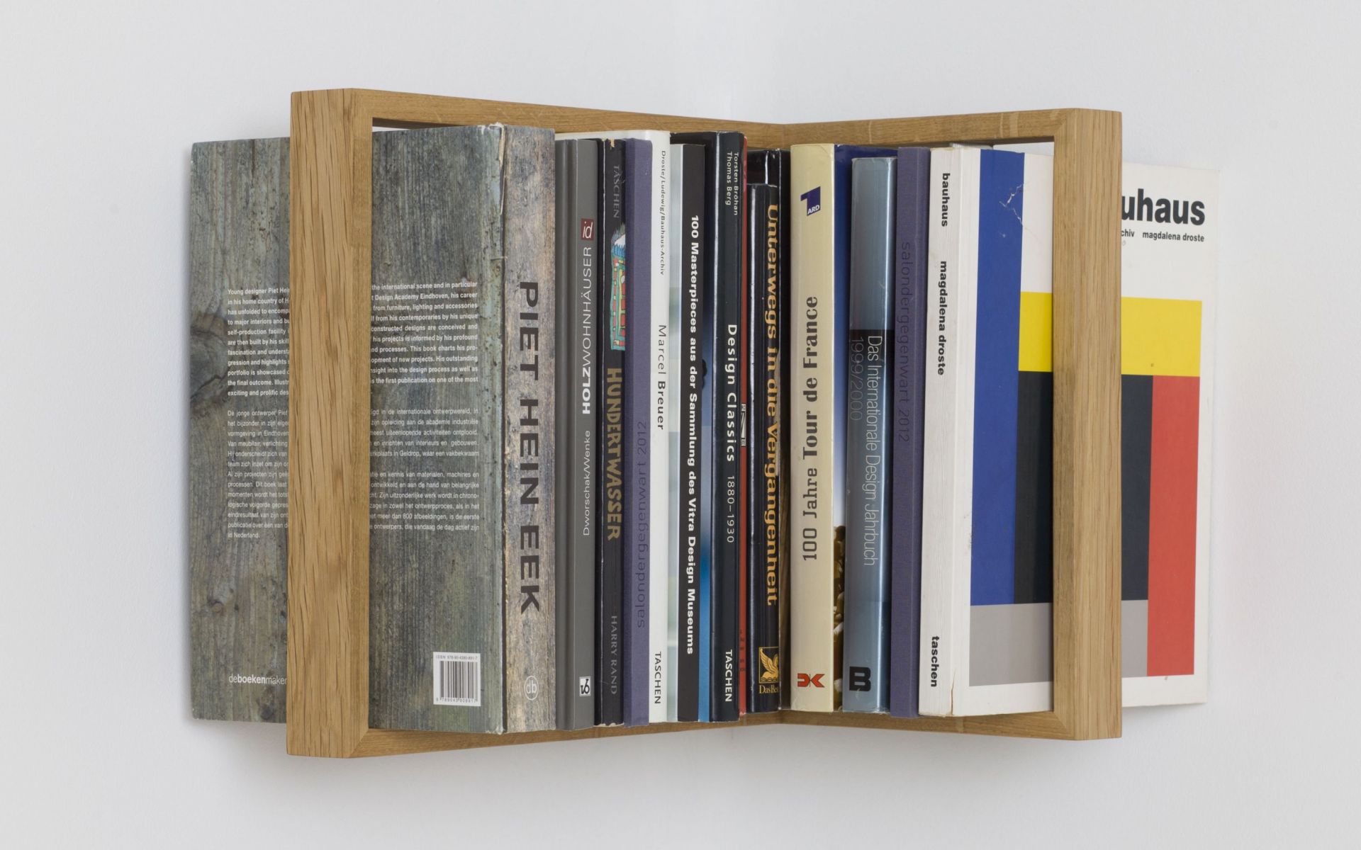 Eiche Regal b-eck3, das kleine b, mit Büchern. Wandregal aus hellem Holz, Bücherregal.