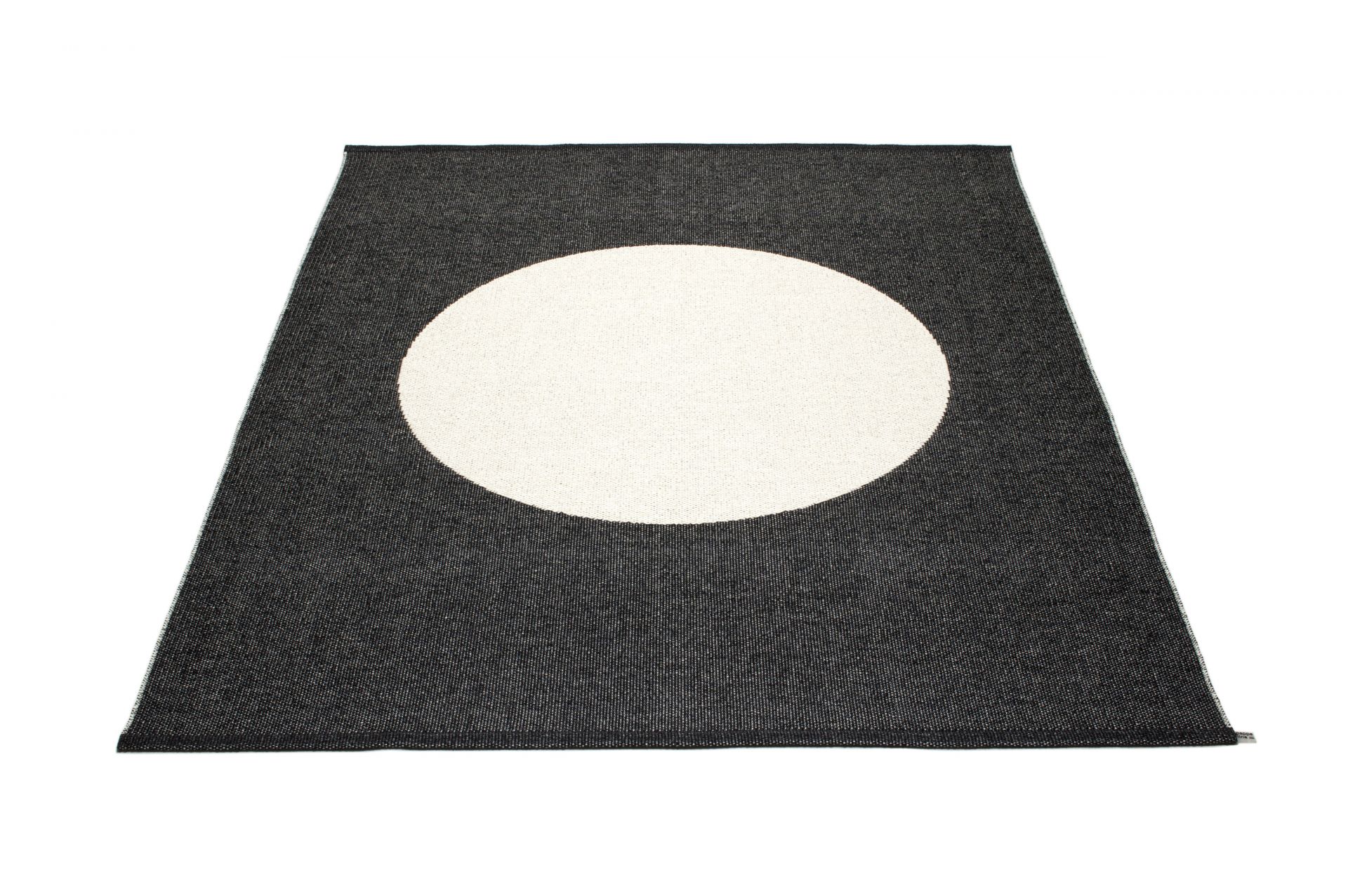 Vera One Pappelina Teppich, schwarzer Kunststoffteppich mit großem weißen Kreis, modernes Design, 180x230 cm.