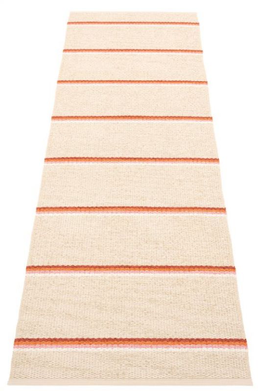 Olle Kunststoffteppich 70x240 Ziegel Pappelina: Beige Kunststoffmatte mit Ziegel- und Rosafarbenen Streifen. Strapazierfähiger Teppich für Innen und Außen.