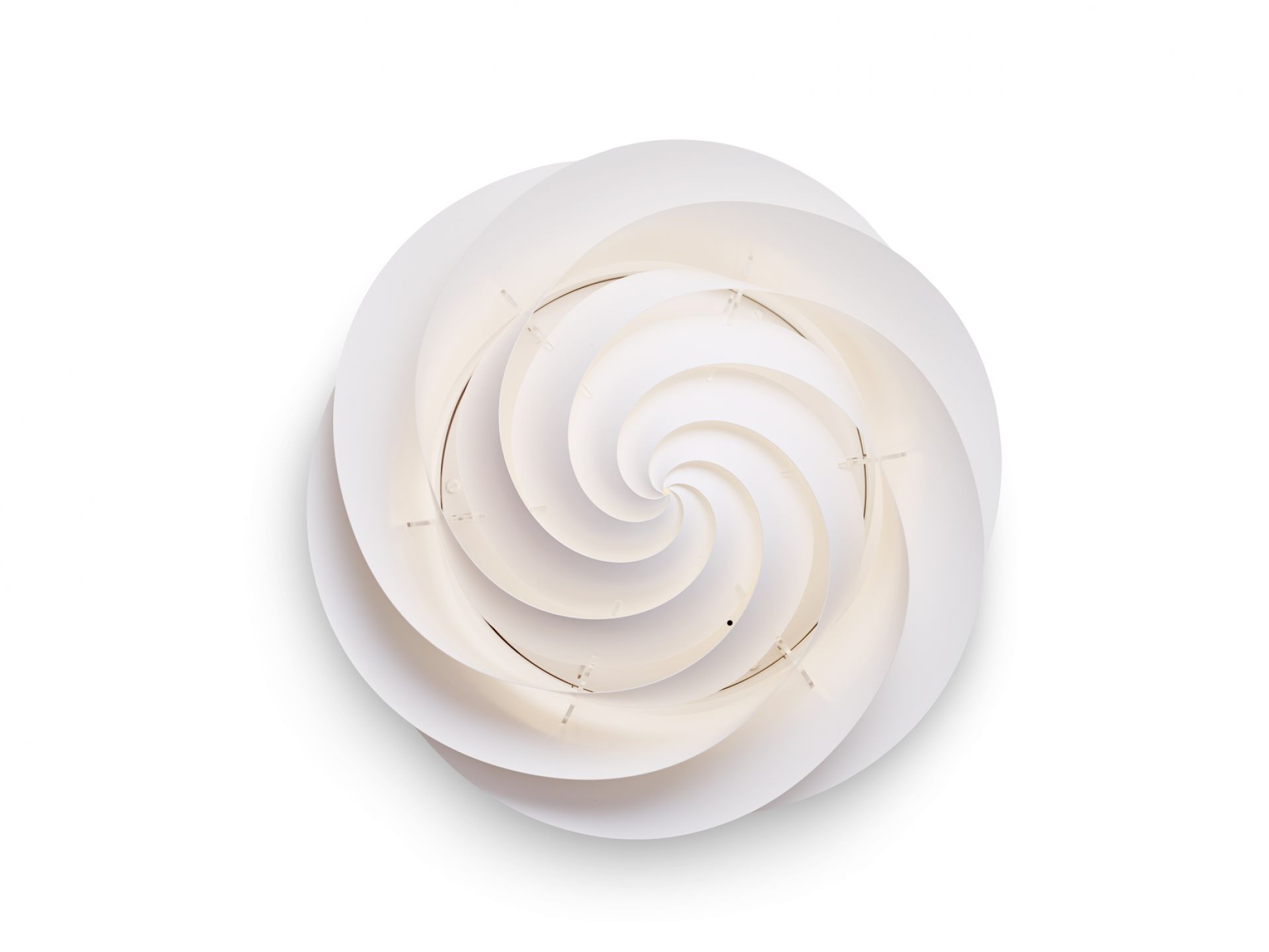 Weiße Swirl Deckenleuchte von Le Klint, spiralförmiges Design für moderne Beleuchtung.