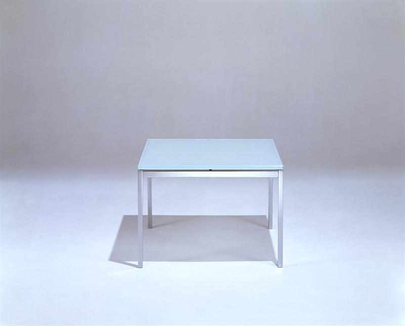 Florence Couchtisch von Knoll International mit quadratischer, hellblauer Glasplatte und silbernem Metallgestell.