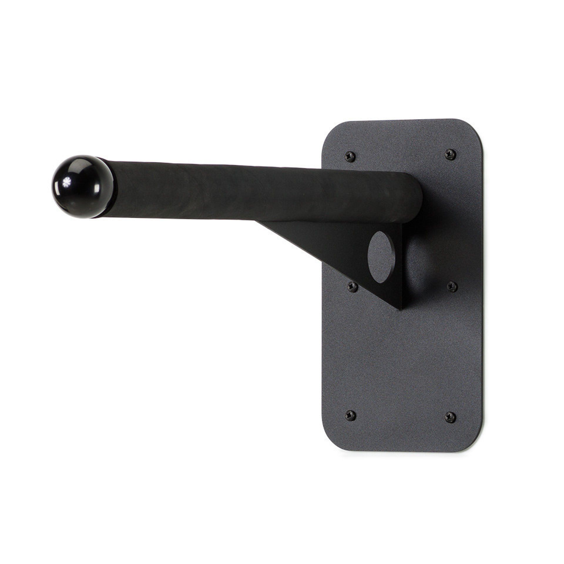 Schwarze Wandhalterung für Lectus Museumshocker zur Aufbewahrung von 10 Hockern, stabile Metallkonstruktion.