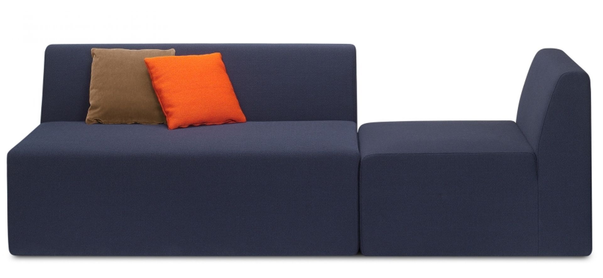 SF06 Kerman Modulsofa von e15 in Blau mit Kissen, modernes modulares Sofa Design.