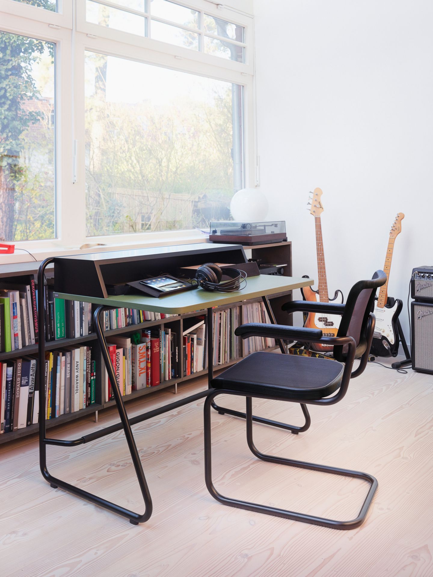 S 1200 Sekretär Thonet