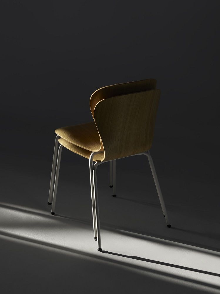 S 220 Formholzstuhl / Stuhl ohne Armlehne Thonet