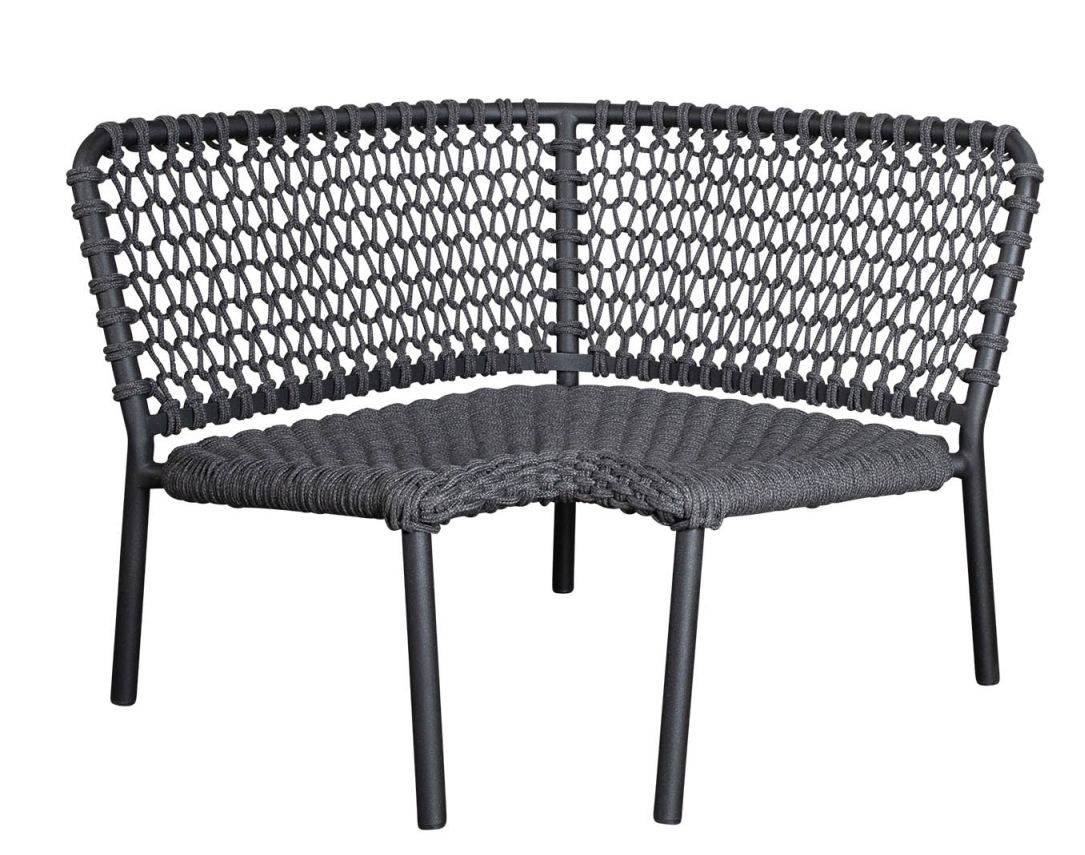 Graues Ocean Eckmodul Sofa von Cane-Line für den Außenbereich mit geflochtenem Design.