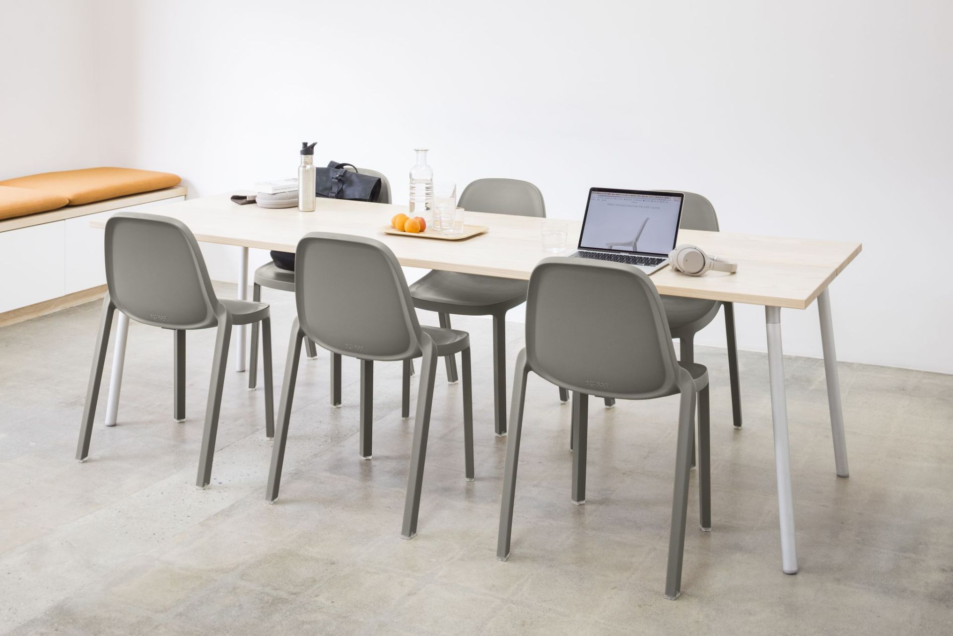 Broom Stacking Chair stapelbarer Stuhl Salbeigrün Emeco