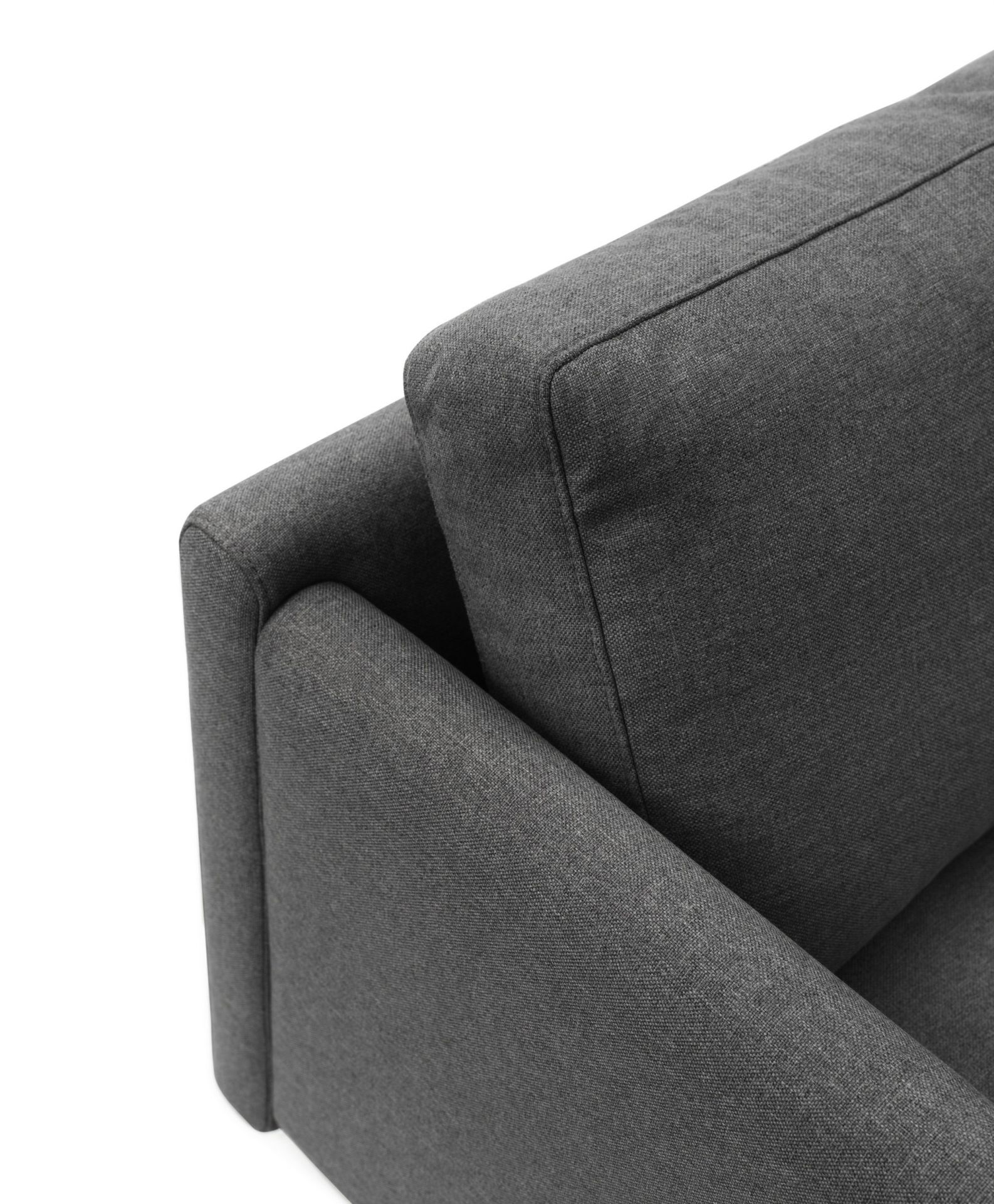 Detailaufnahme des grauen Rar Sofas von Normann Copenhagen, ein moderner 2-Sitzer für Wohnzimmer.