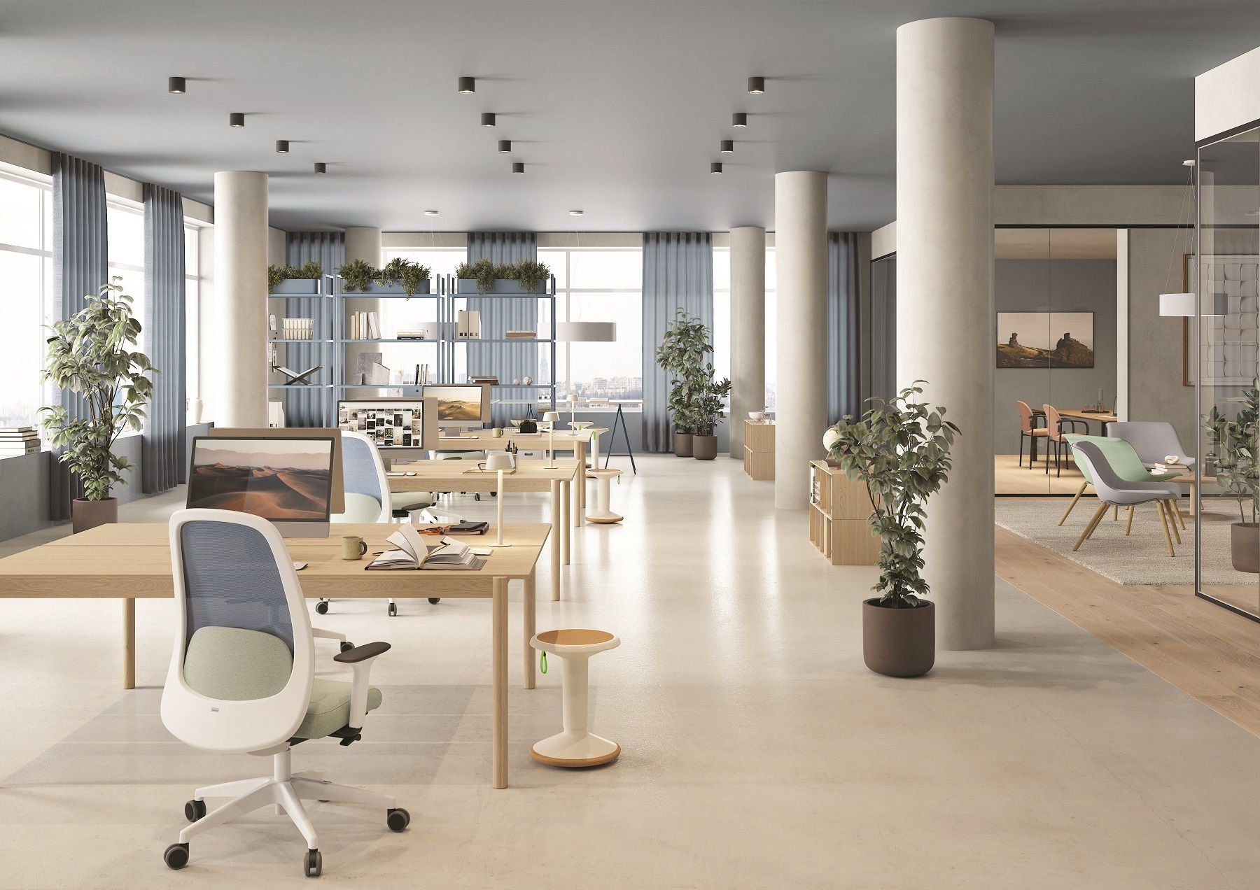 HEJ Bürodrehstuhl Interstuhl in modernem Büro mit Schreibtischen, Pflanzen und viel Tageslicht. Ergonomischer Bürostuhl.