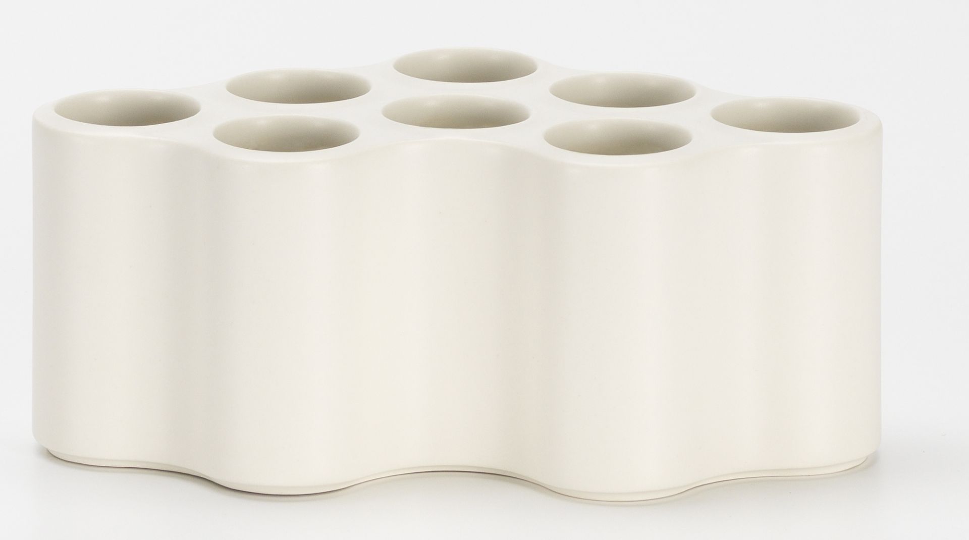 Beige Nuage Vase von Vitra, Keramik Blumenvase mit mehreren Öffnungen für Blumen.
