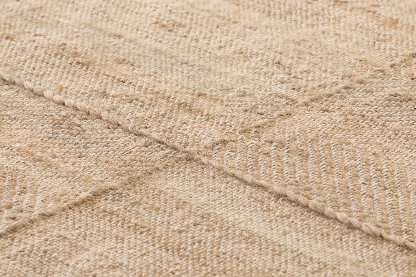 Detailaufnahme des beigen Roots Teppichs von Gan, handgewebt mit natürlicher Textur.