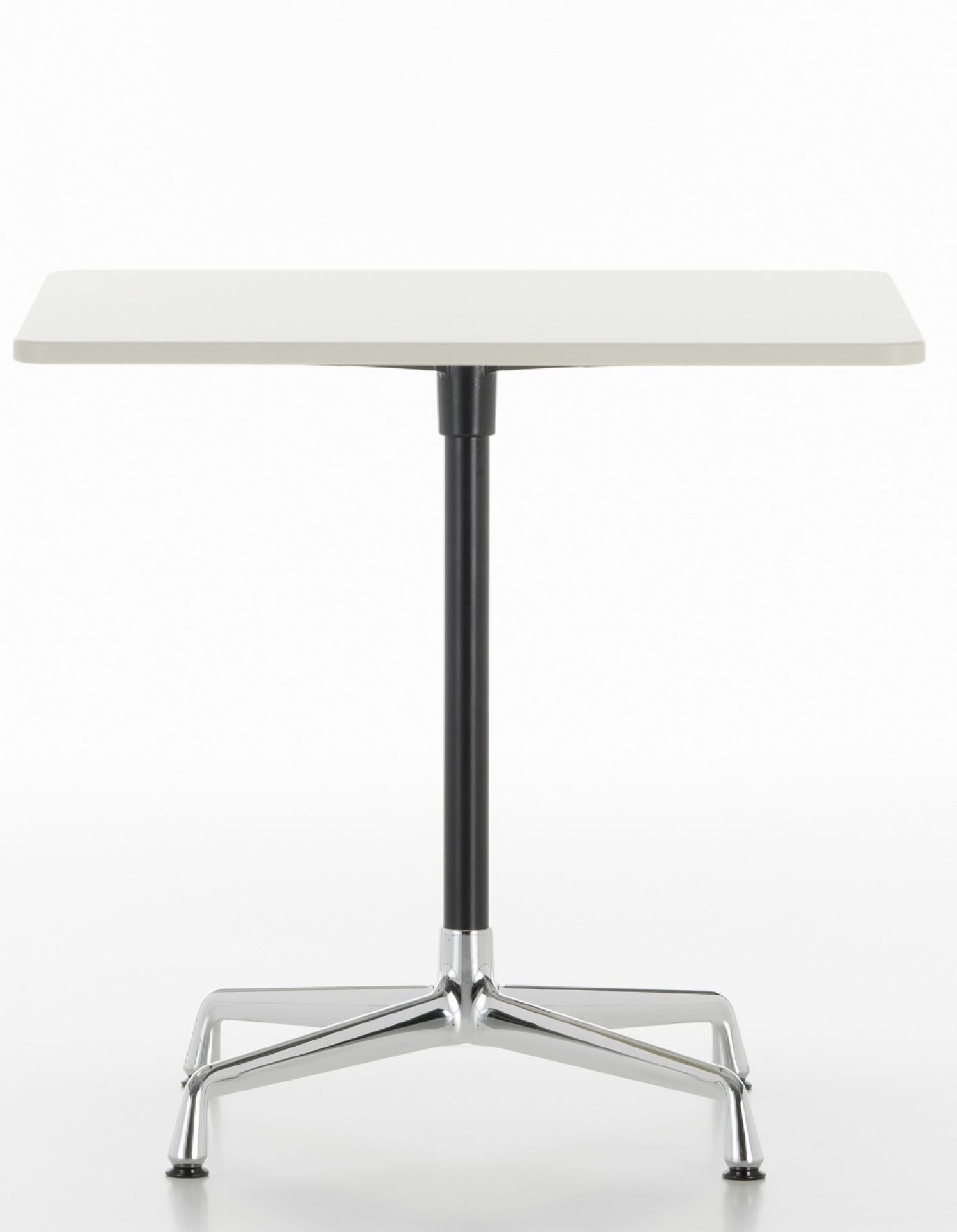 Quadratischer Eames Contract Table von Vitra mit weißer Tischplatte und verchromtem Fuß.