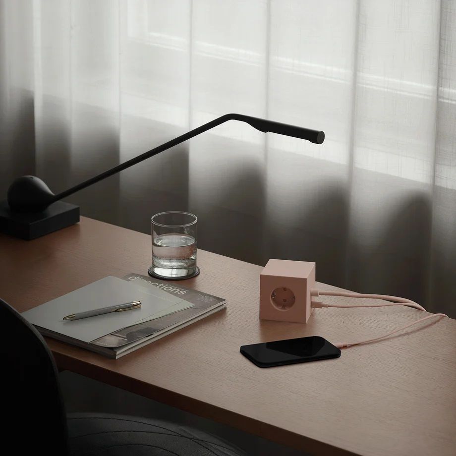 Avolt Steckdosenwürfel mit USB C dfp Design Pink