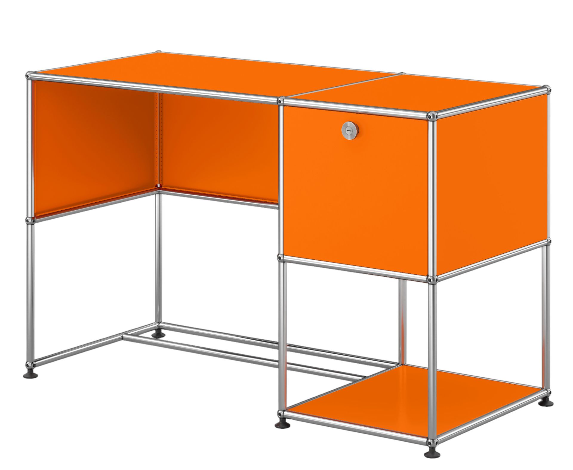 USM Haller Schreibtisch in Reinorange mit einem Schubladenelement und verchromtem Gestell für das moderne Büro.