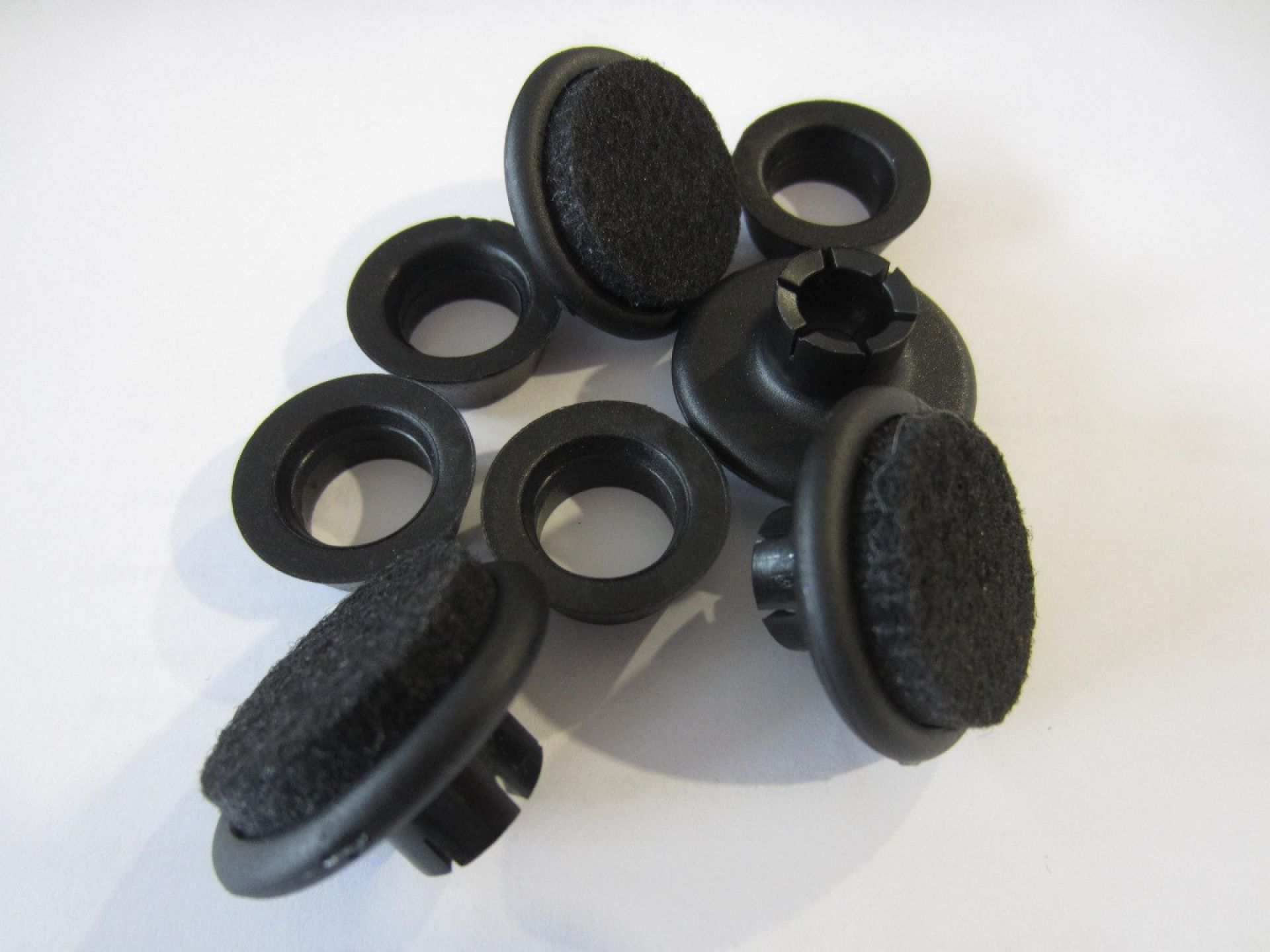 Schwarzer Filzgleiter Satz für Eames Plastic Chair: Bodenschutz für DSR, DAR, DKR Stühle.