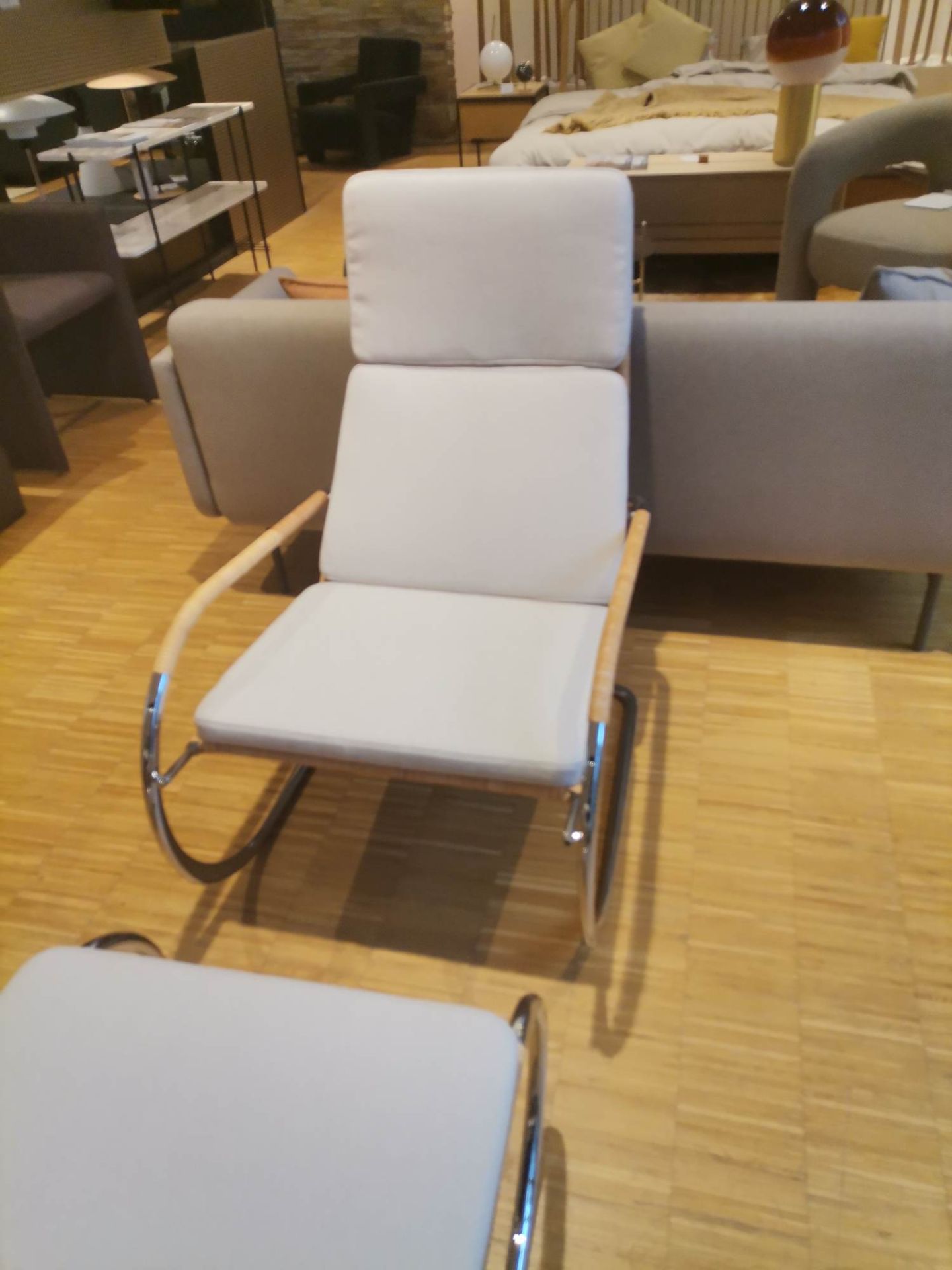 D35-1 Kragsessel mit Hocker NATURGEFLECHT / STOFF II ARCO CALLA Tecta AUSSTELLUNGSSTÜCK