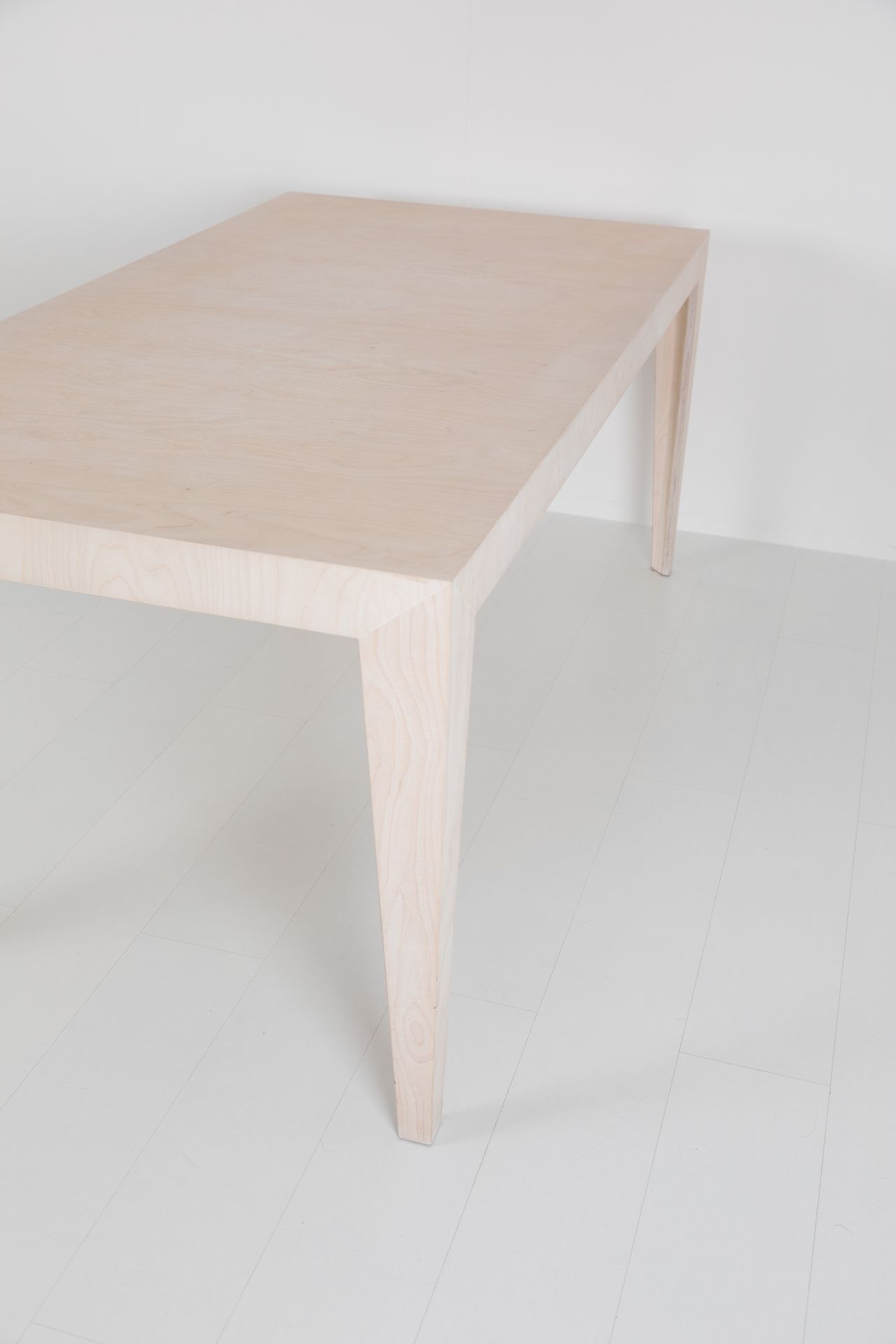 MARTA Minimalistischer Holztisch Das ganze Leben