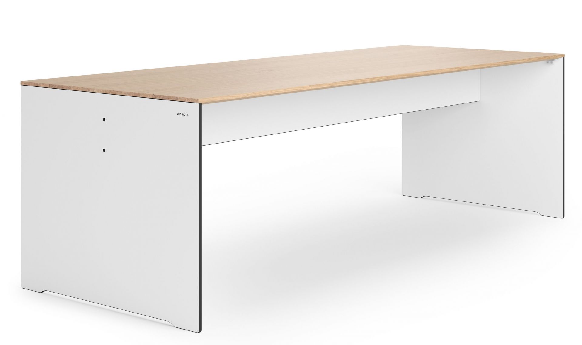 Riva Tisch von Conmoto: Moderner Schreibtisch mit heller Holzplatte und weißen Beinen für das Büro.