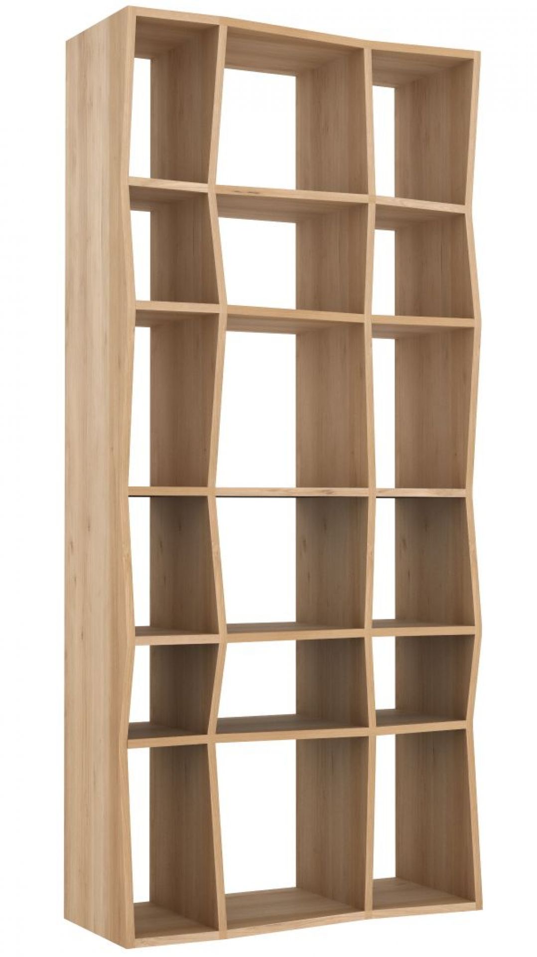 Ethnicraft Z Regal aus Eiche, modernes Bücherregal mit asymmetrischem Design und vielen offenen Fächern.