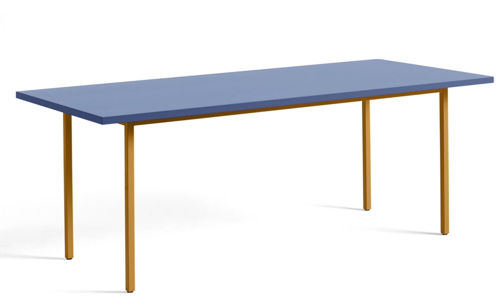 Hay Two Colour Table mit blauer Tischplatte und ockerfarbenem Gestell, Länge 200 cm.