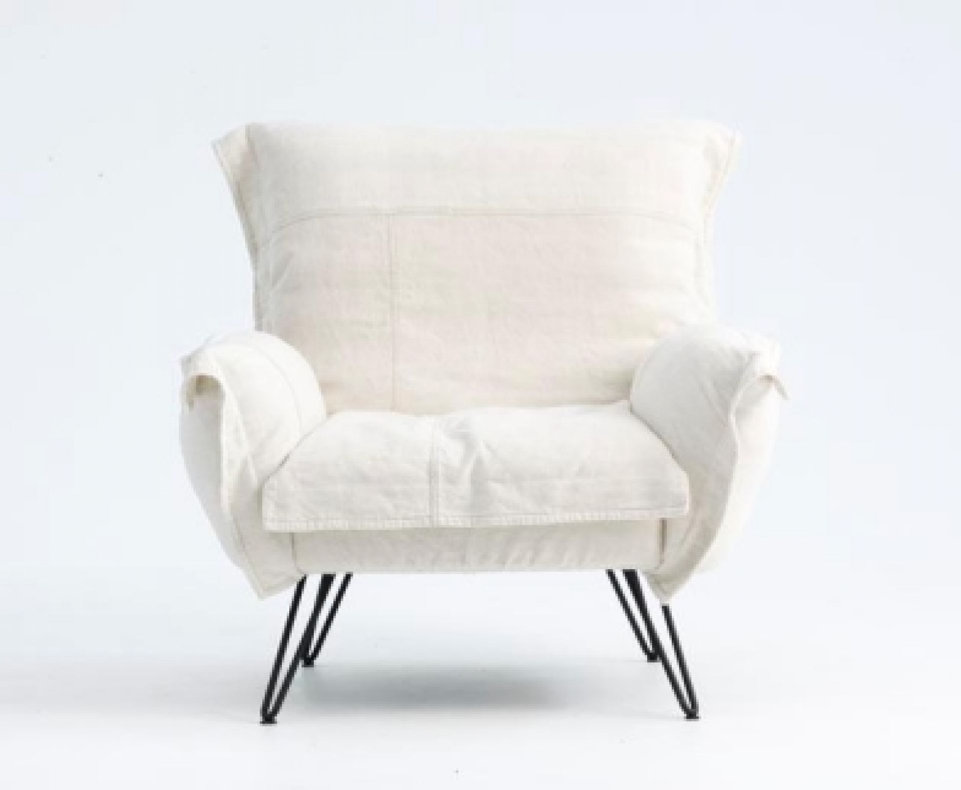 Beiger Cloudscape Sessel von Moroso Diesel mit schwarzen Metallbeinen, moderner Polstersessel für Wohnzimmer.