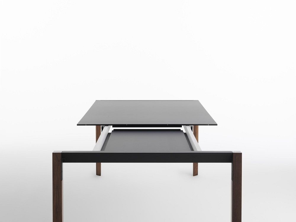 Tango Estensibile Ausziehtisch von Casamania Horm, moderner Esstisch mit Ausziehfunktion und dunkler Tischplatte.