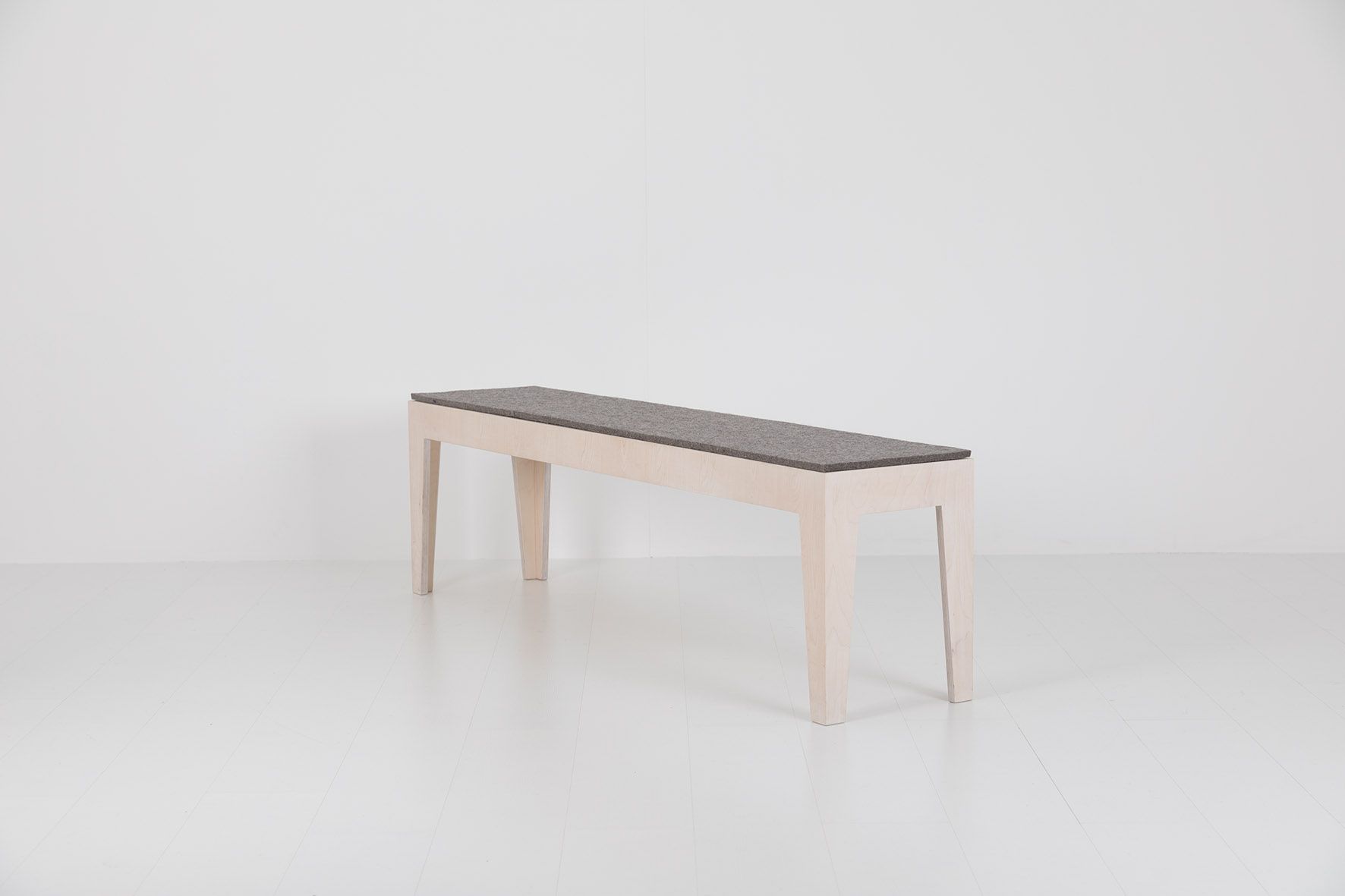 HILDE Bank B 140 cm / SCHWARZ Das ganze Leben EINZELSTÜCK