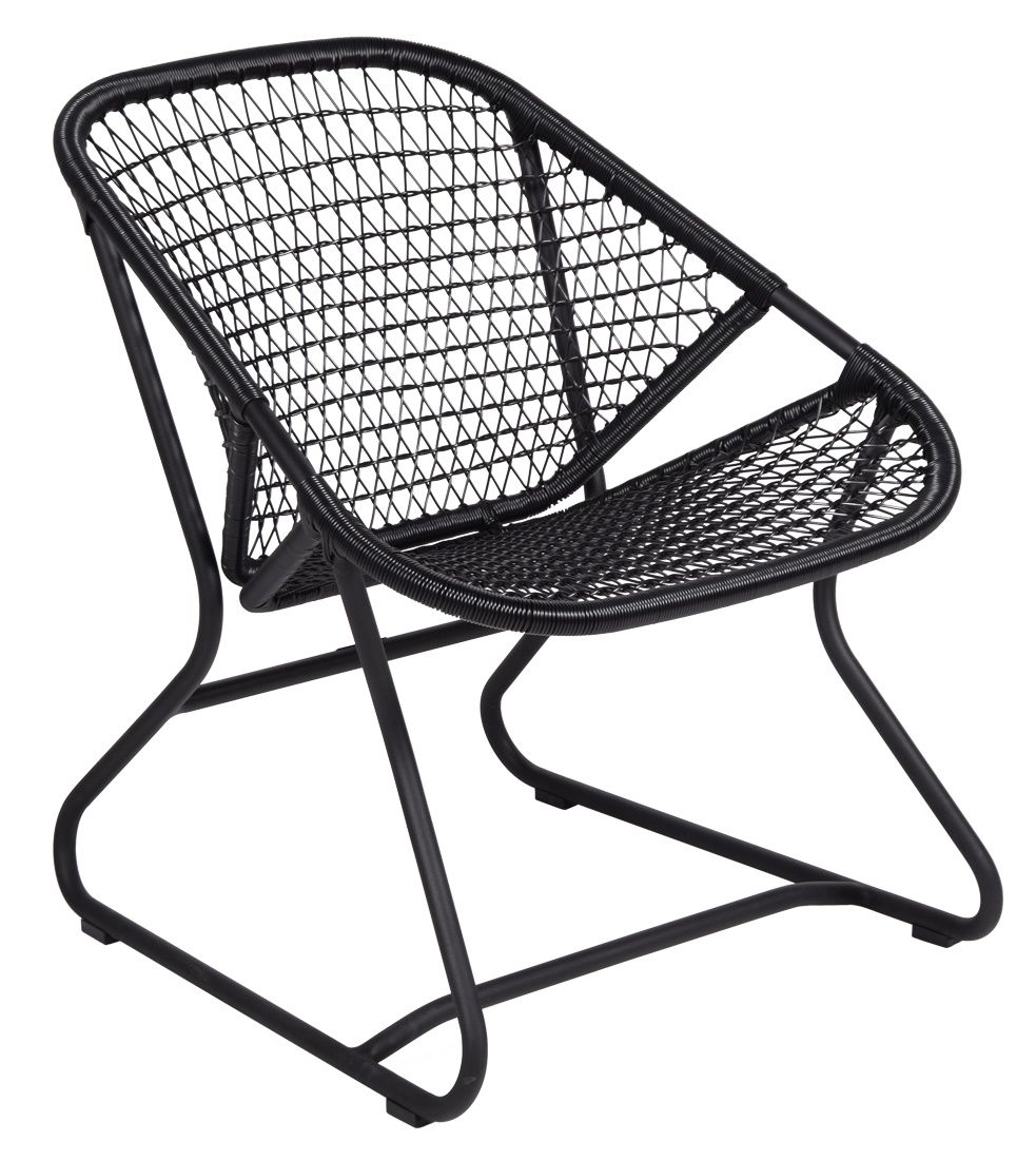 Schwarzer Sixties Sessel von Fermob für den Außenbereich mit filigranem, modernem Design.