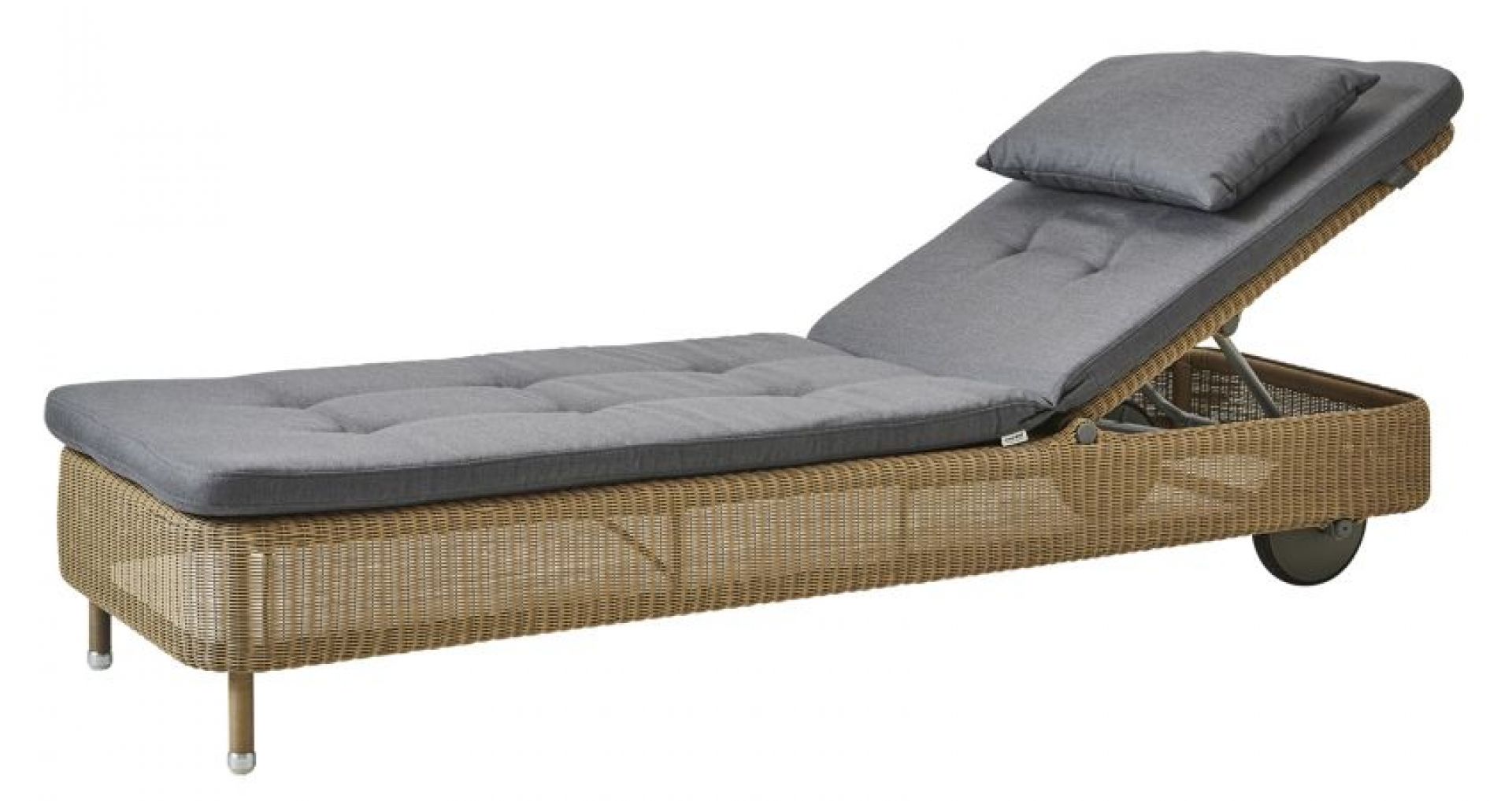 Graue Cane-Line Sonnenliege "Presley" mit Outdoor-Kissen und Geflecht-Gestell für Garten und Terrasse.