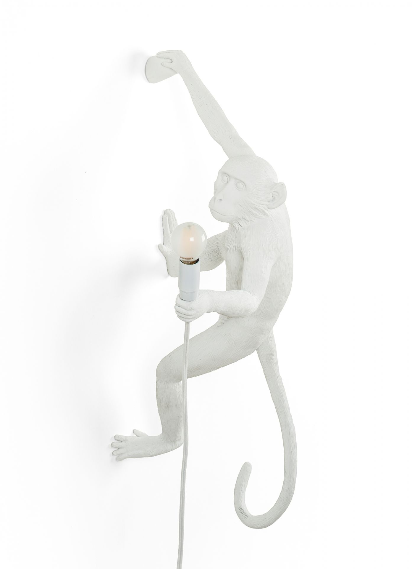 Weiße Monkey Lamp Wandleuchte von Seletti, Affe hält Lampe, modernes Design für Innenräume.