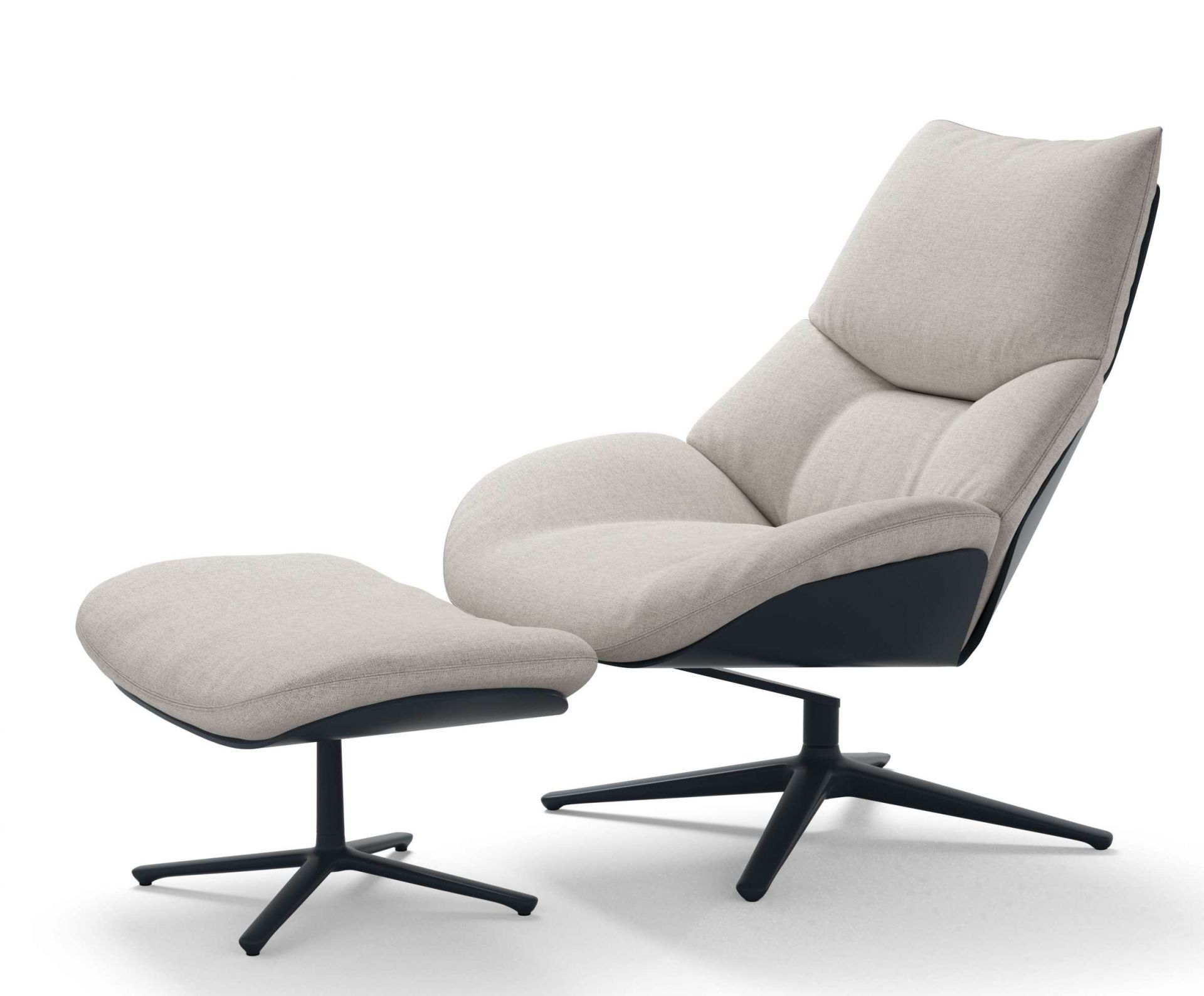 Shrimp Drehsessel Cor mit Fußhocker, bequemer Sessel in Beige, modernes Möbeldesign.