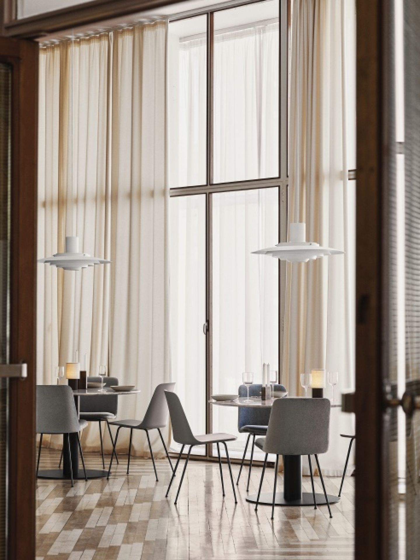 Rely Stuhl HW6 / HW7 / HW8 / HW9 AndTradition