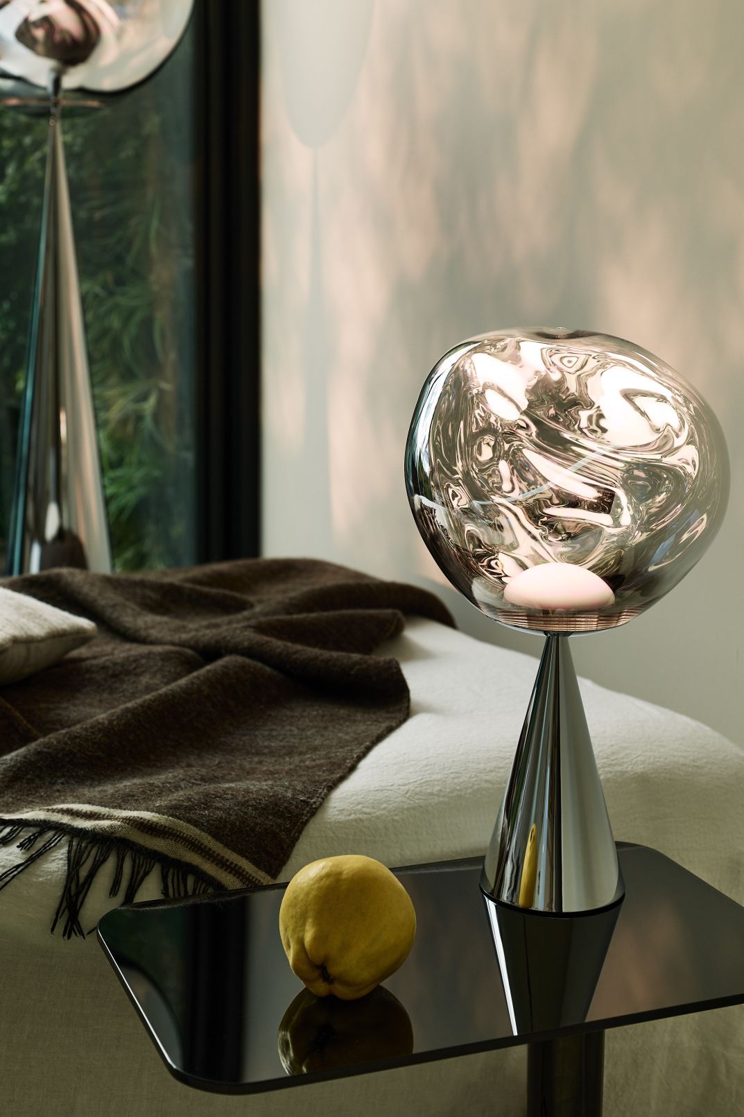 Melt Cone Fat Tischleuchte silber - opal Tom Dixon