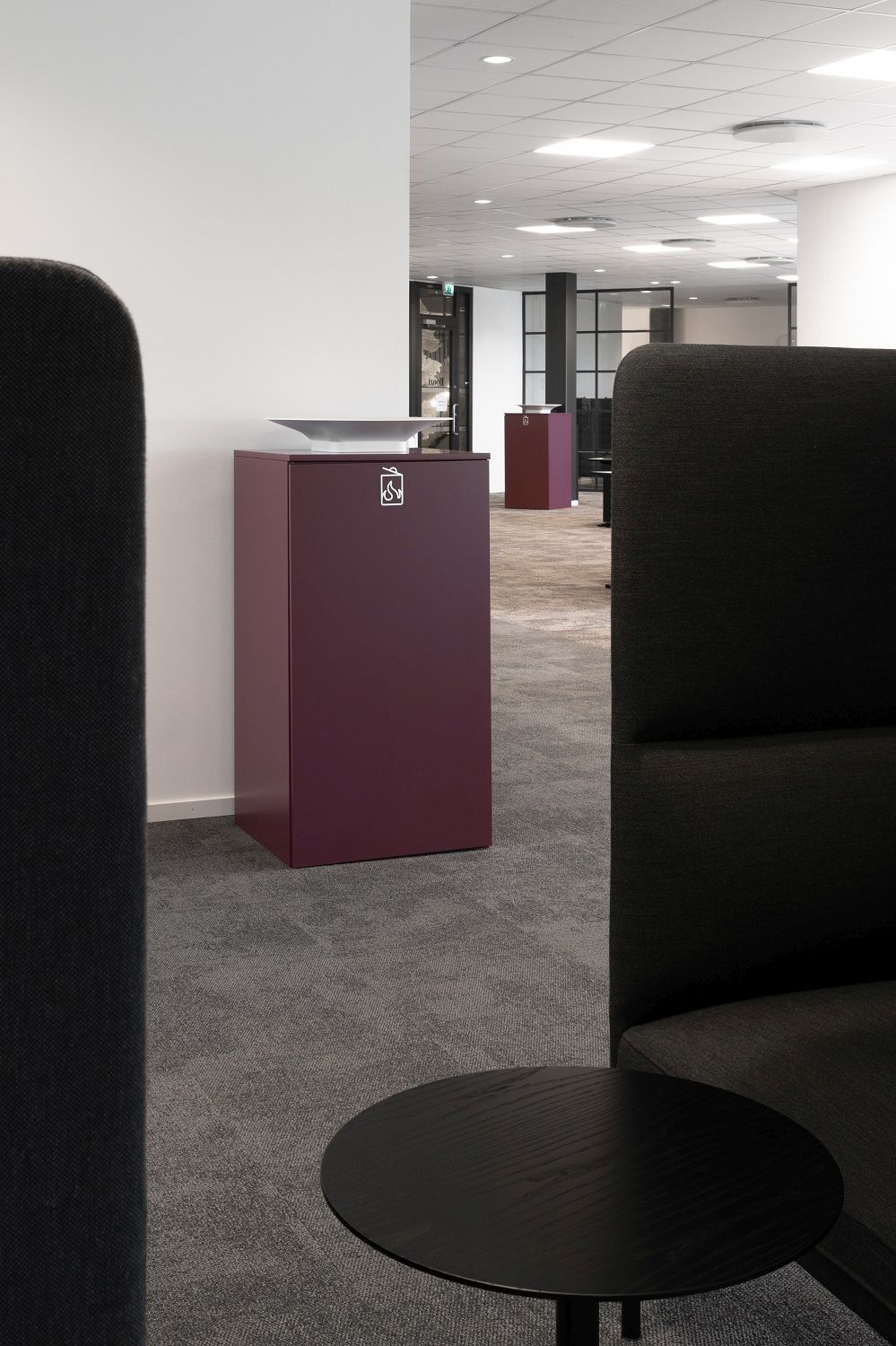 Lila Exhibit Bin Mülleimer für Mülltrennung im Büro, Mizetto QUICK SHIP, Abfallbehälter.