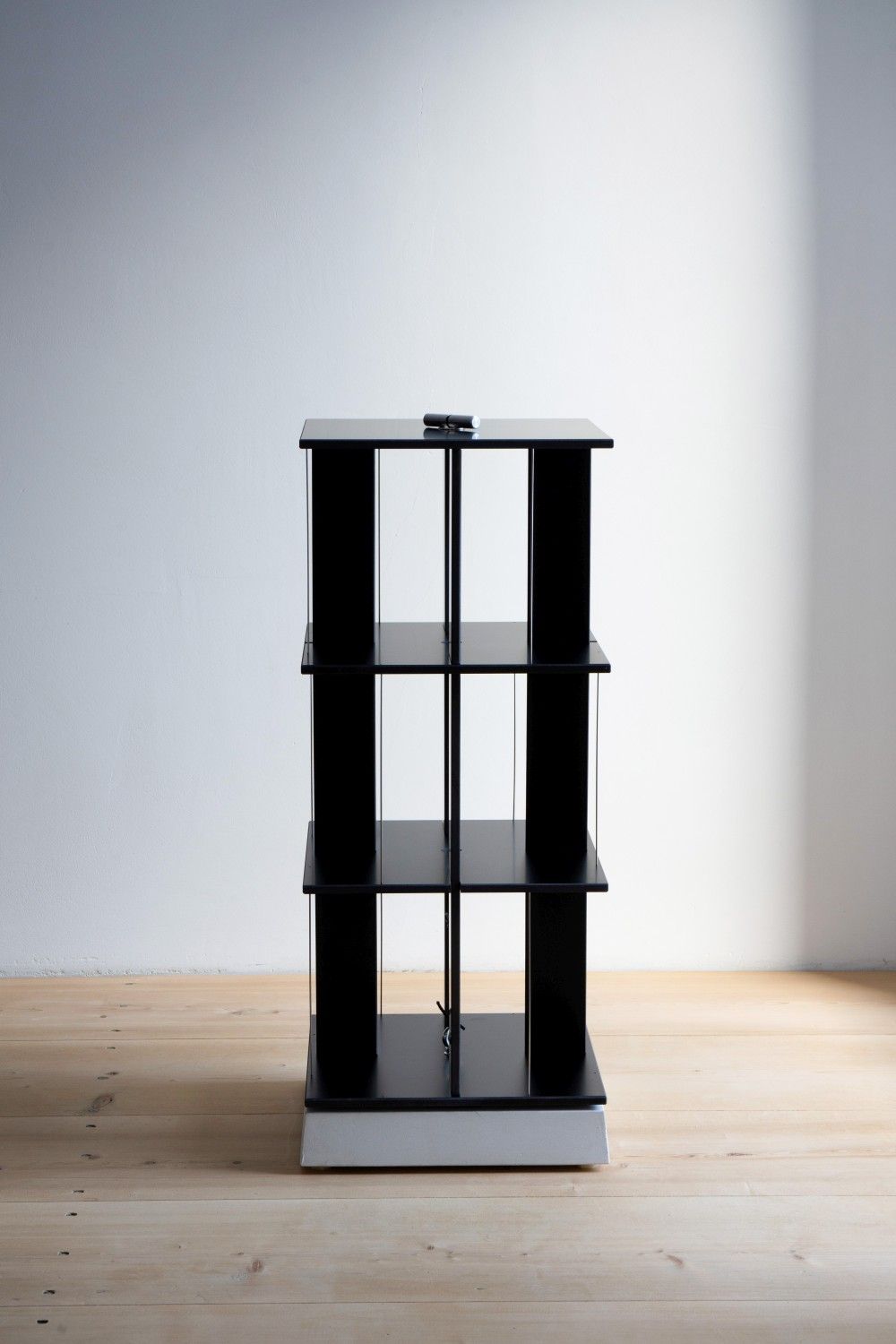 Buchstabler Bücherturm, DVD-Regal Nils Holger Moormann