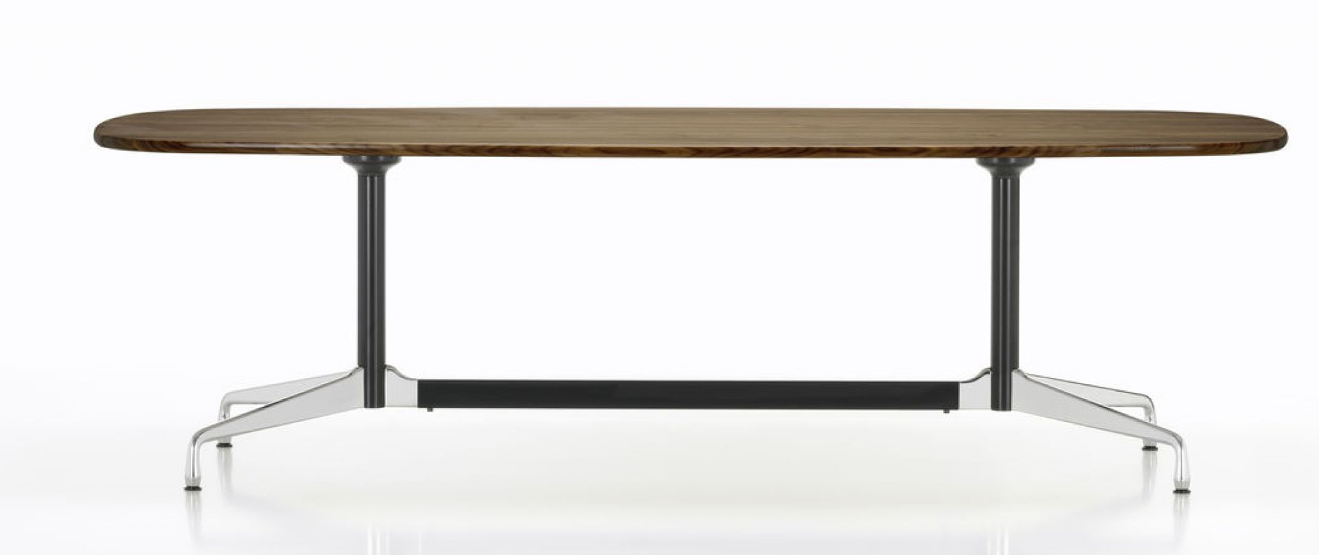 Eames Segmented Table Esstisch in Bootsform, 240 cm von Vitra mit Holzplatte und Metallgestell.