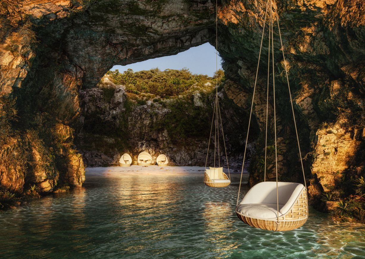 Orbit Sofainsel Vulcano von Dedon: Luxuriöse Outdoor-Lounge-Möbel mit Verdeck in Taupe, hängend über türkisblauem Wasser.